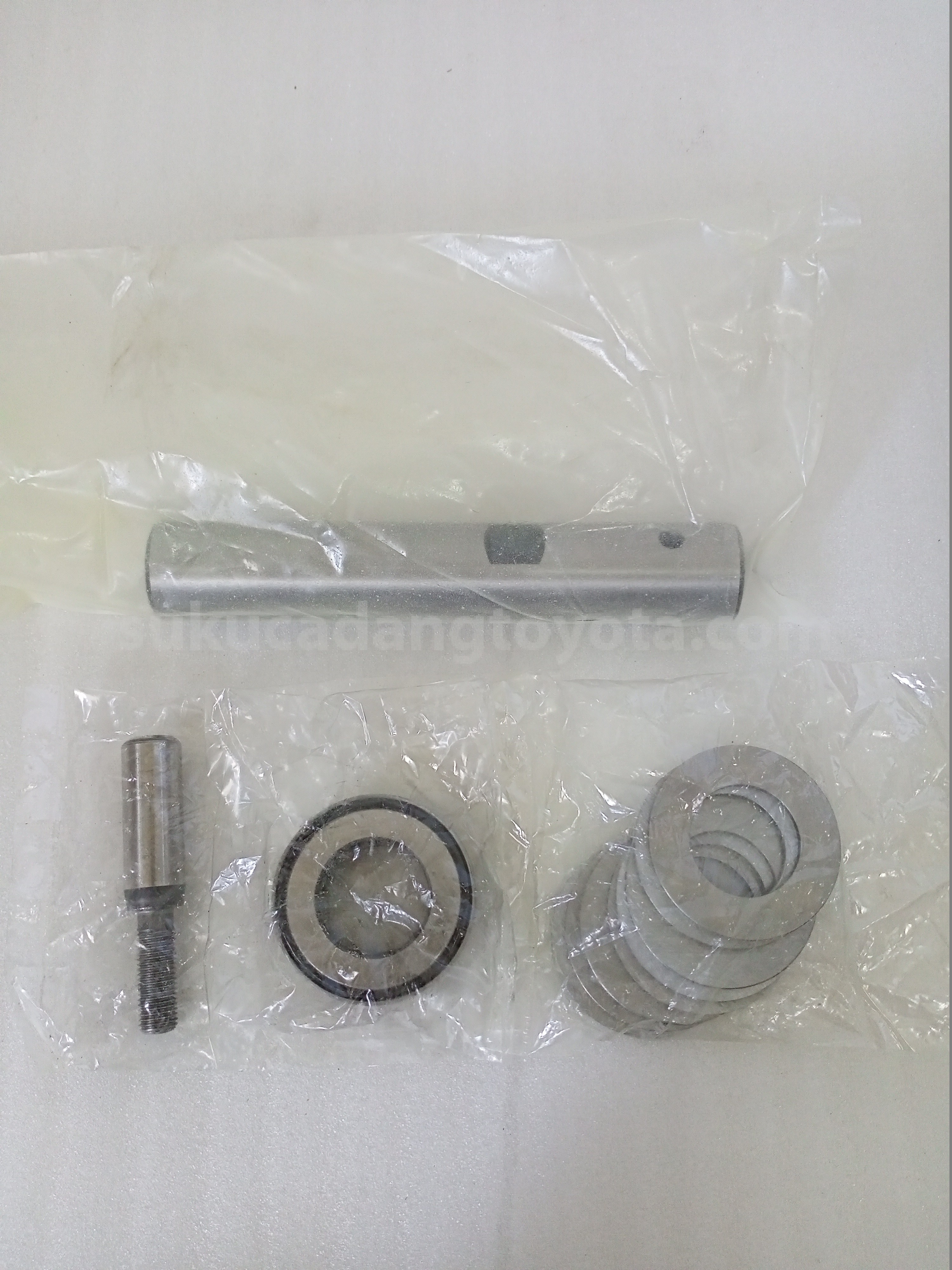0443136090 KING PIN - TOYOTA