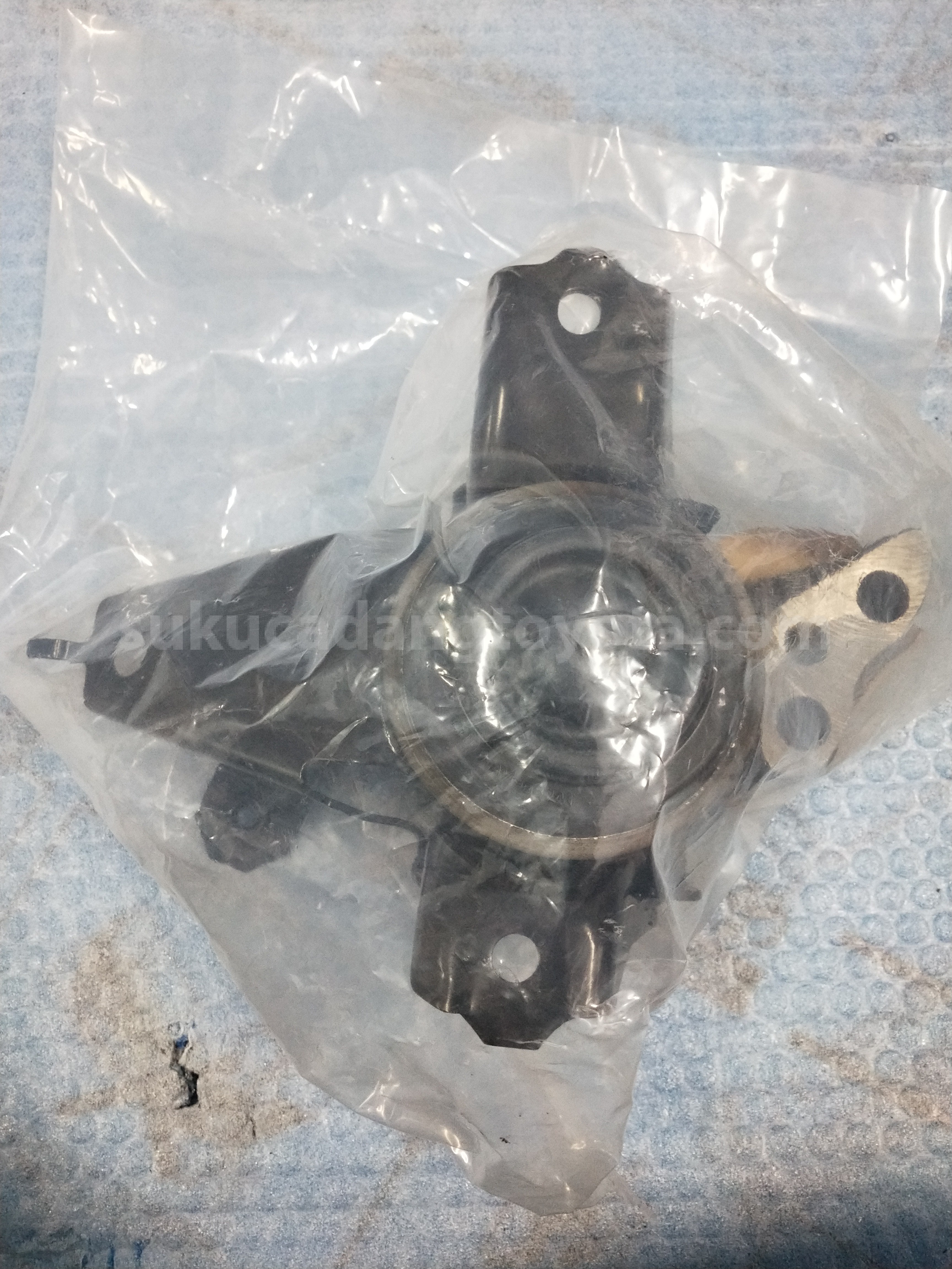 12305BZ150 INSULATOR S/A E/G RH - TOYOTA