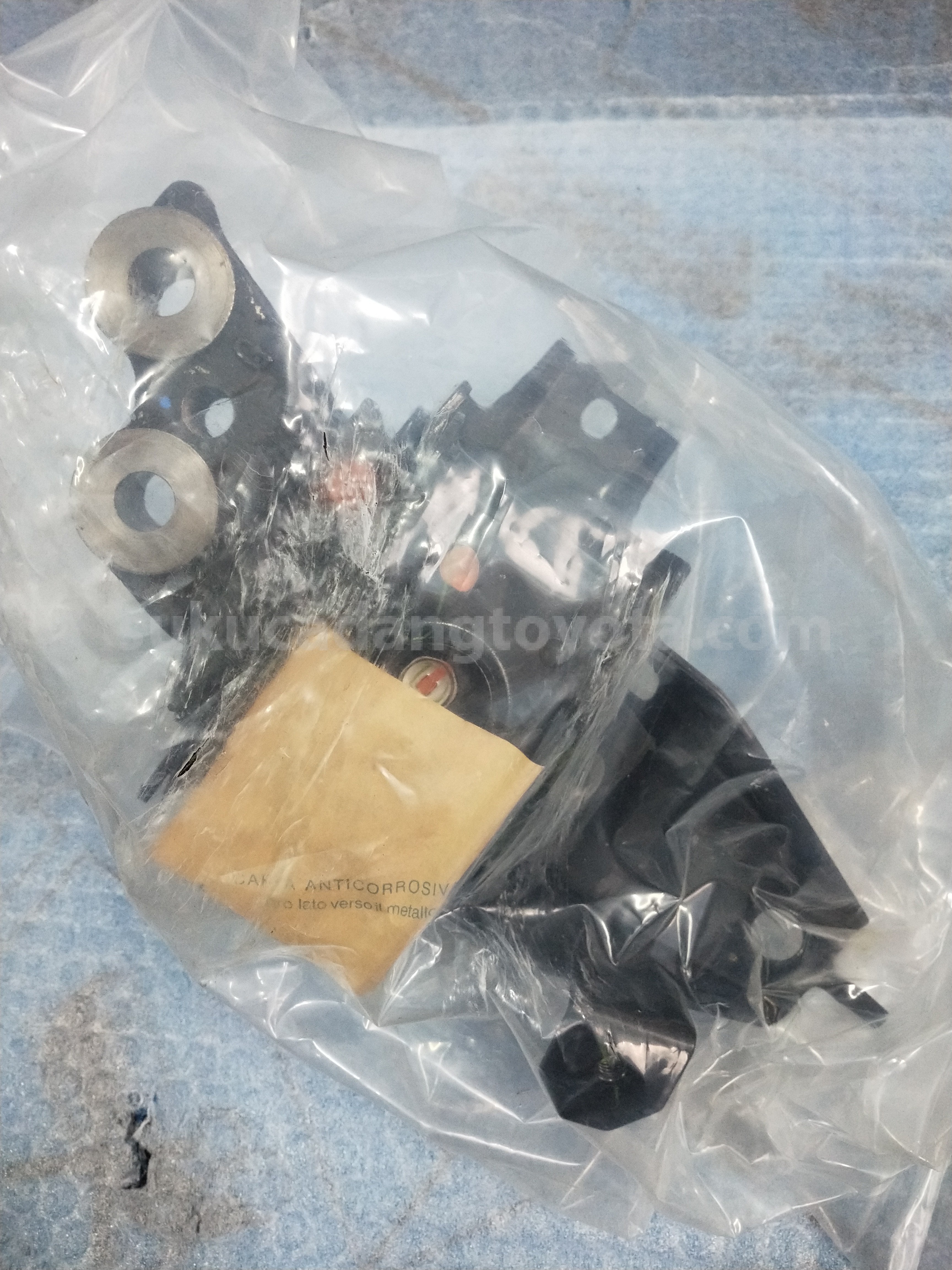 12305BZ161 INSULATOR S/A E/G RH - TOYOTA