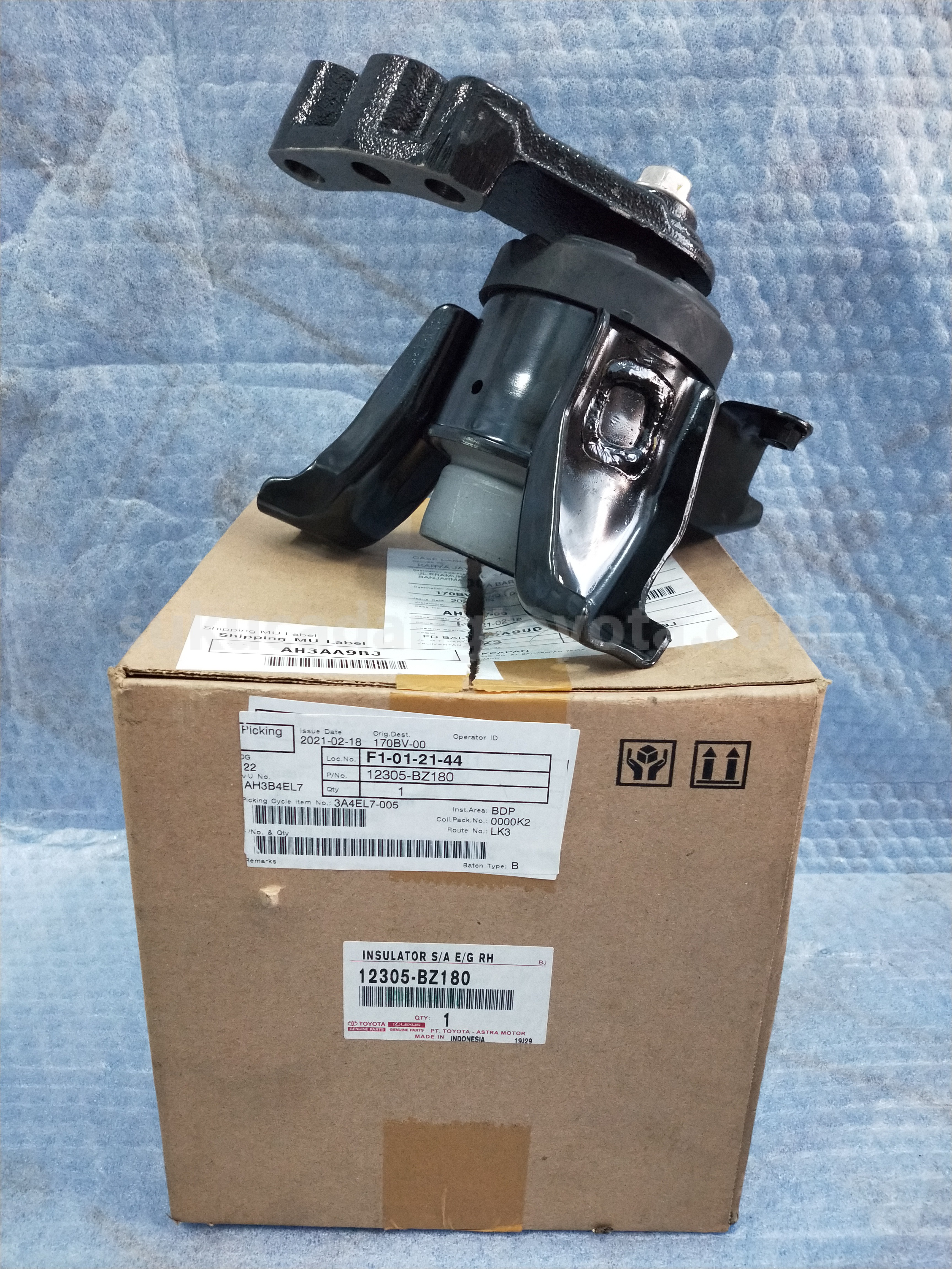 12305BZ180 INSULATOR S/A E/G RH - TOYOTA