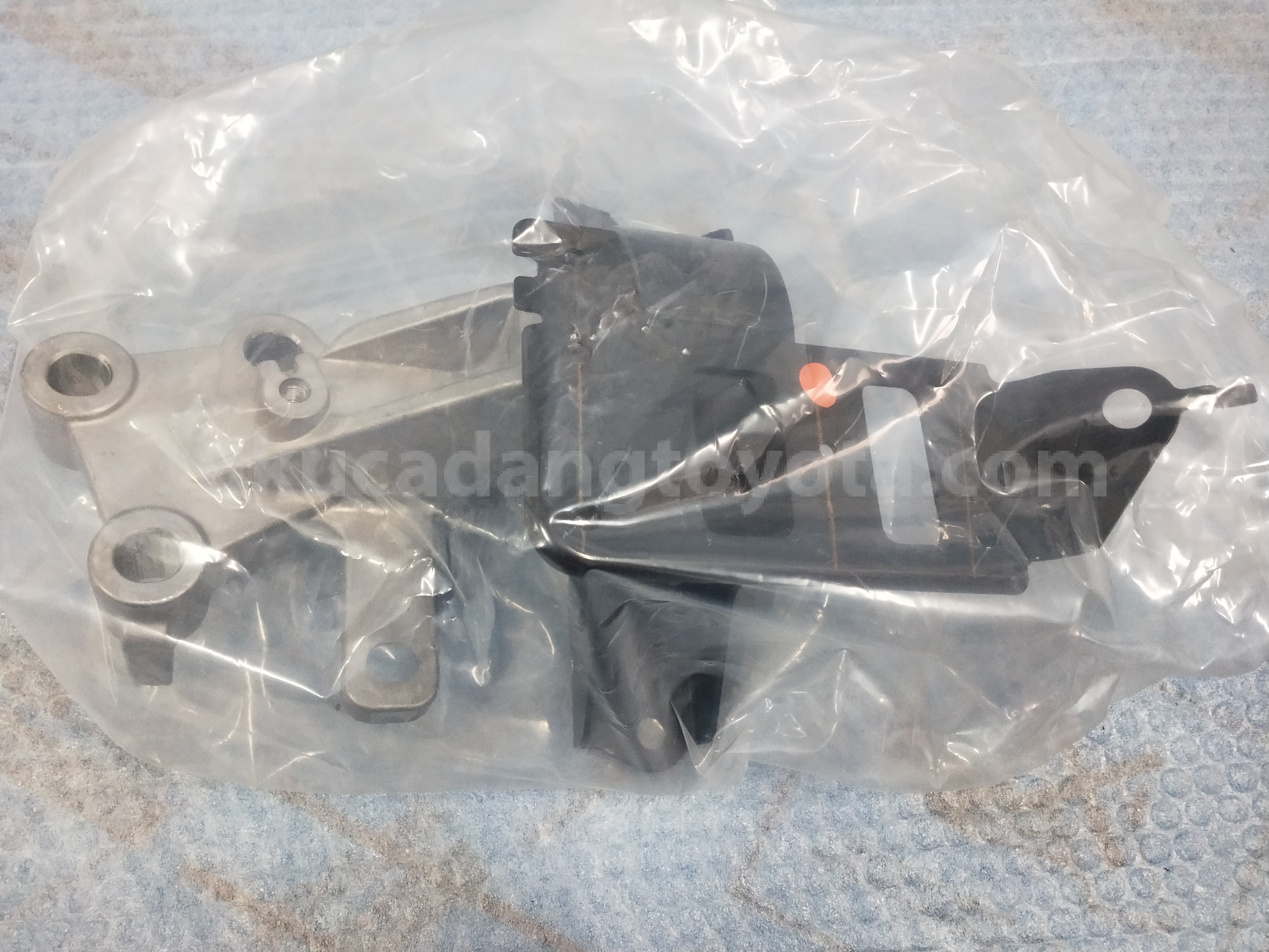 12306BZ190 INSULATOR S/A E/G LH - TOYOTA