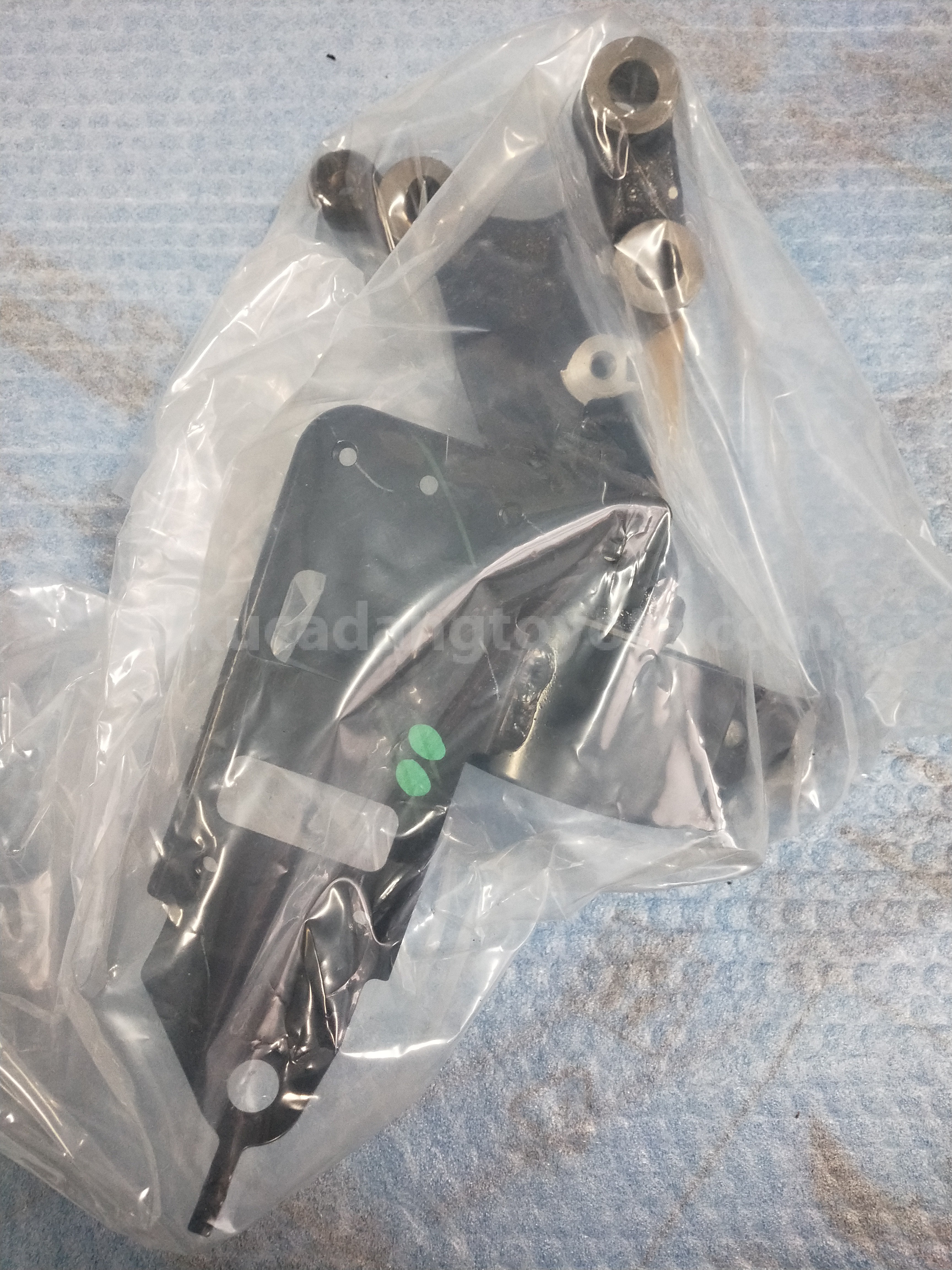 12306BZ330 INSULATOR S/A E/G LH - TOYOTA