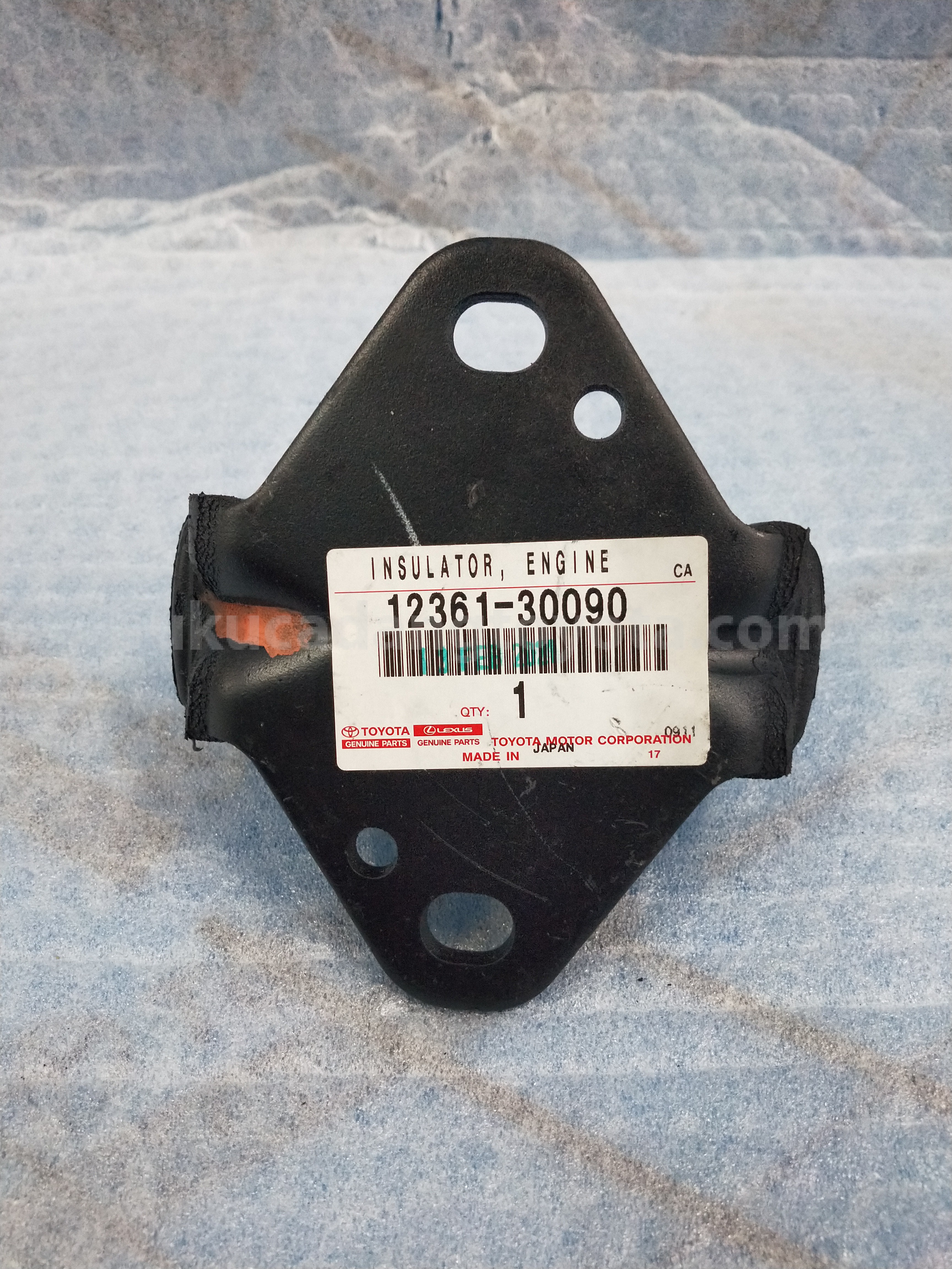 1236130090 INSULATOR, ENGINE - TOYOTA