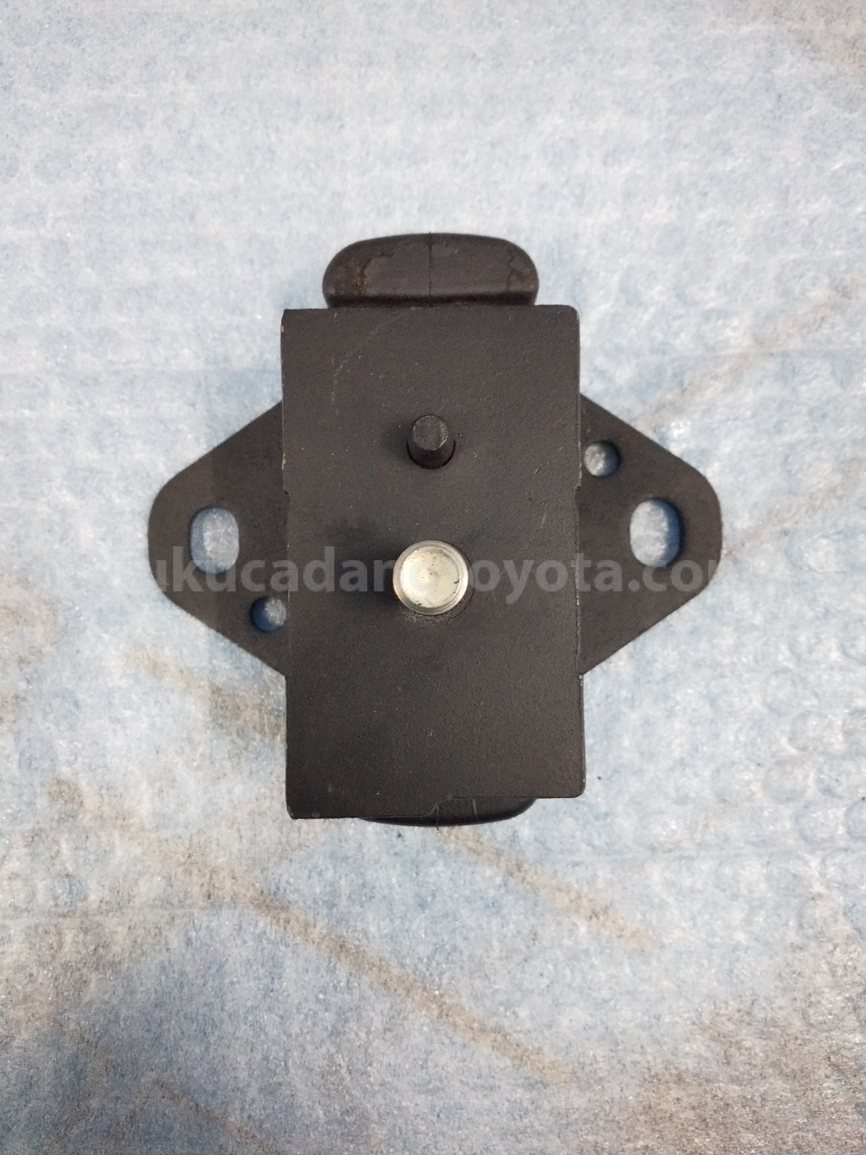 1236130090 INSULATOR, ENGINE - TOYOTA