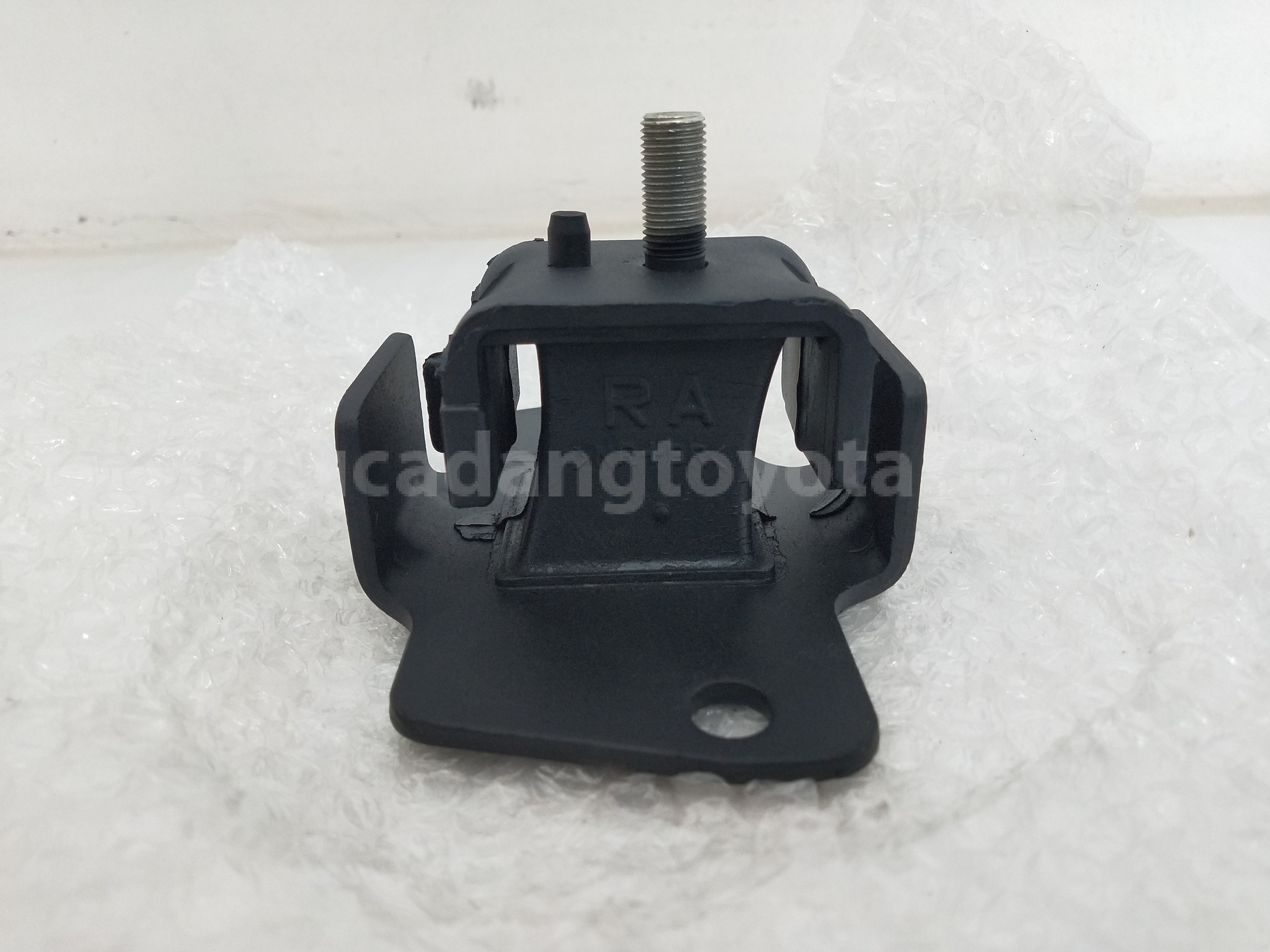 12361BZ132 INSULATOR E/G MTG RH - TOYOTA