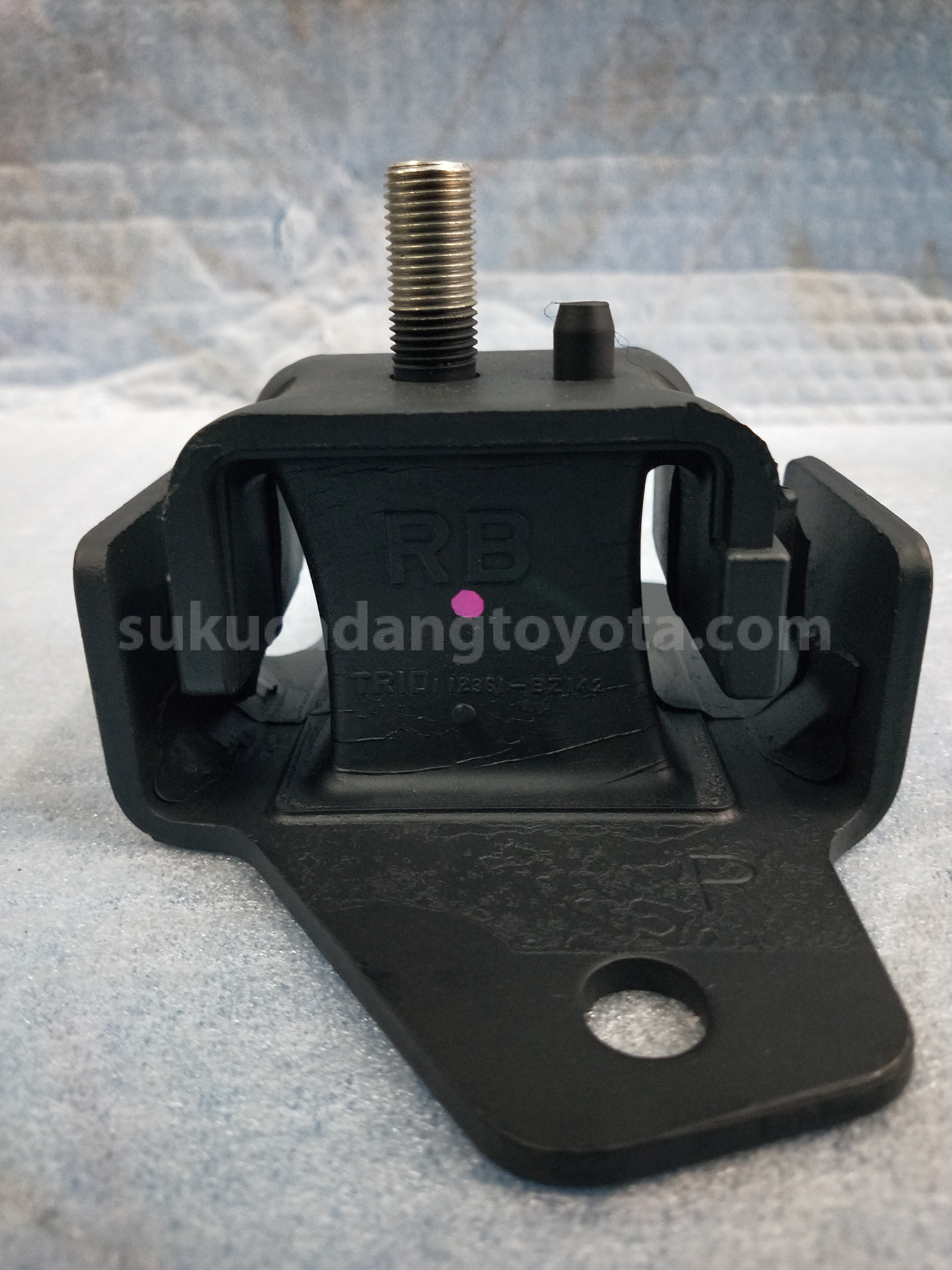 12361BZ142 INSULATOR E/G MTG RH - TOYOTA