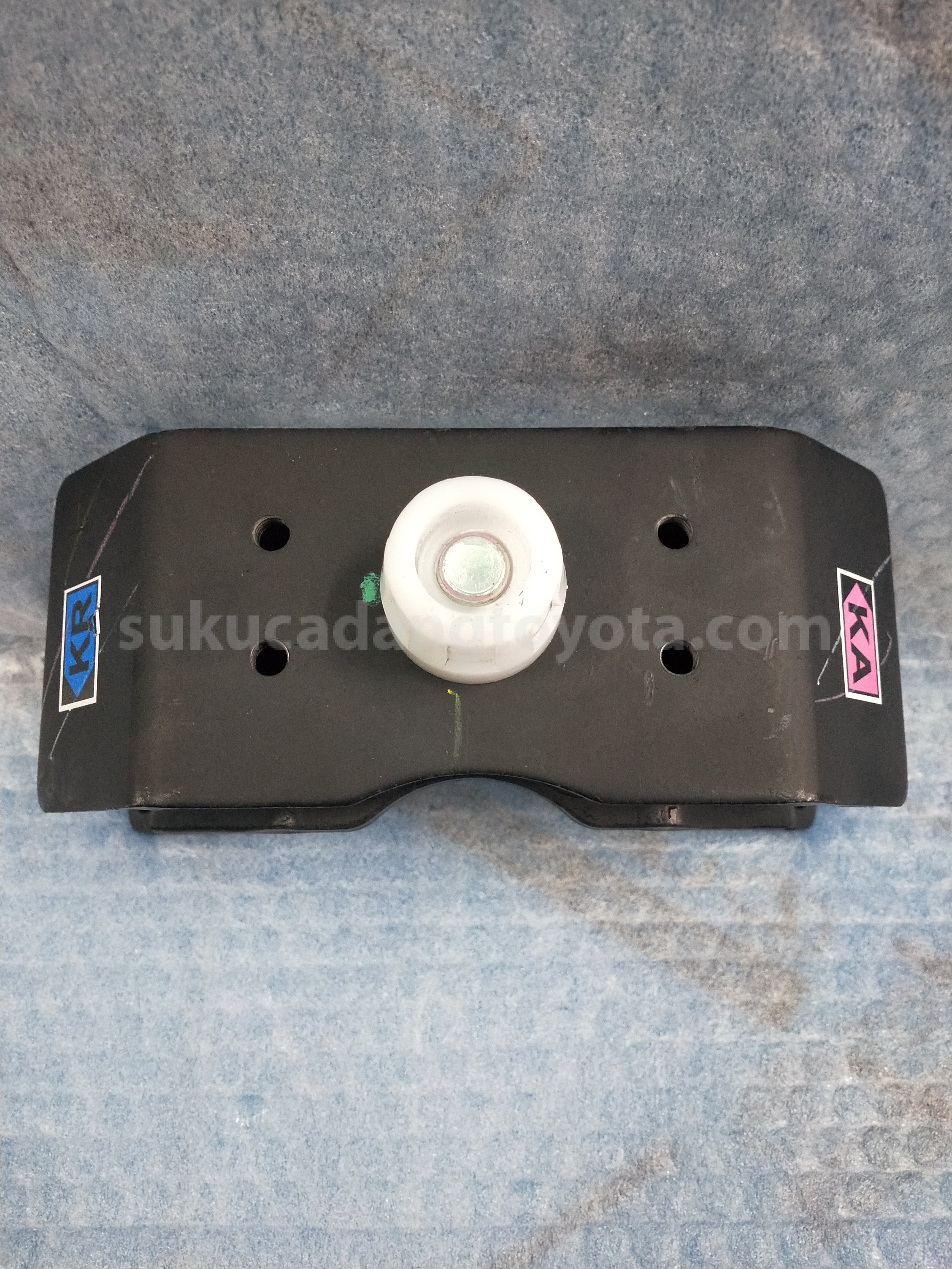 123710L081 INSULATOR, ENGINE MO - TOYOTA