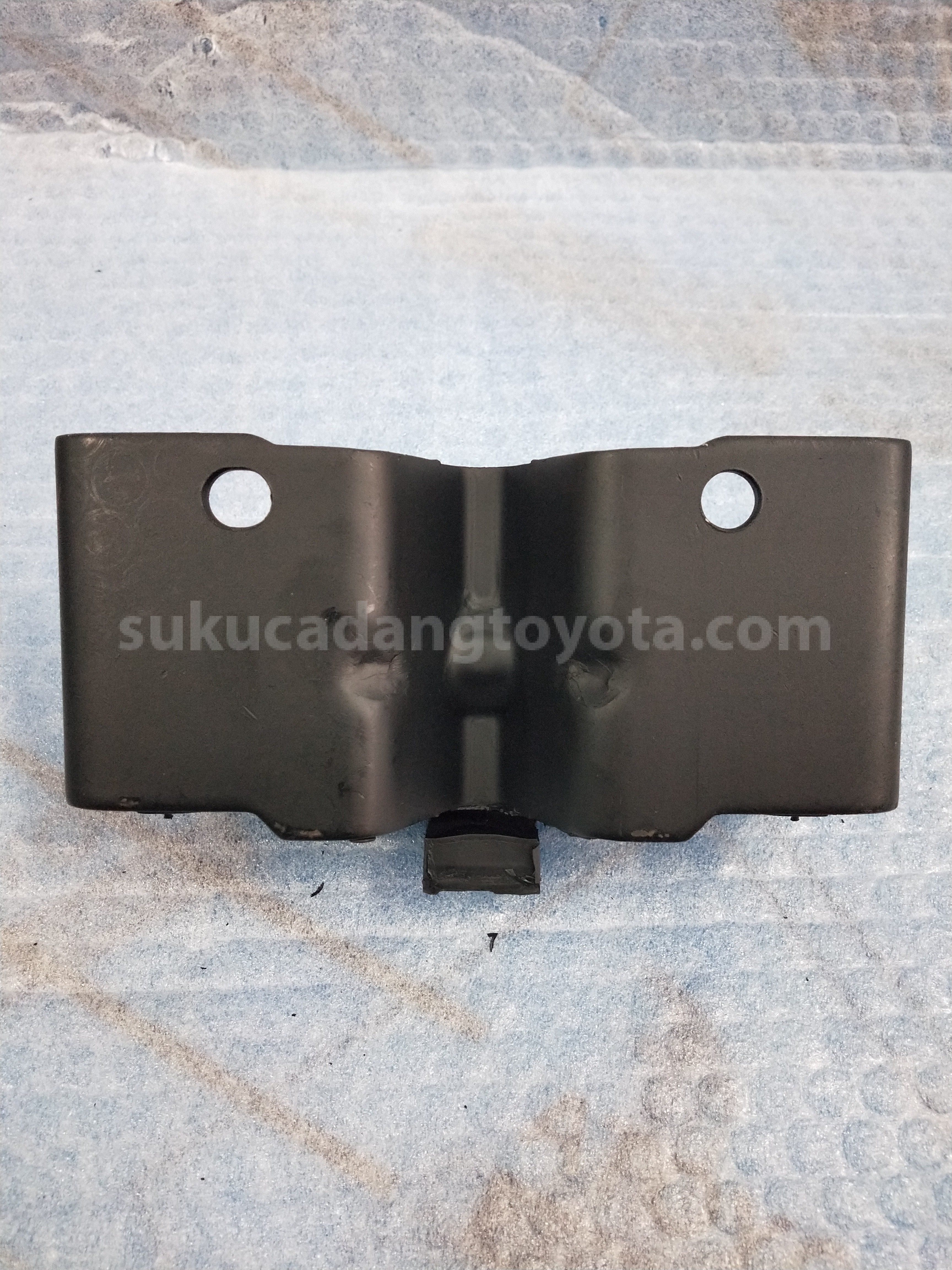 12371BZ111 INSULATOR E/G MTG RR - TOYOTA