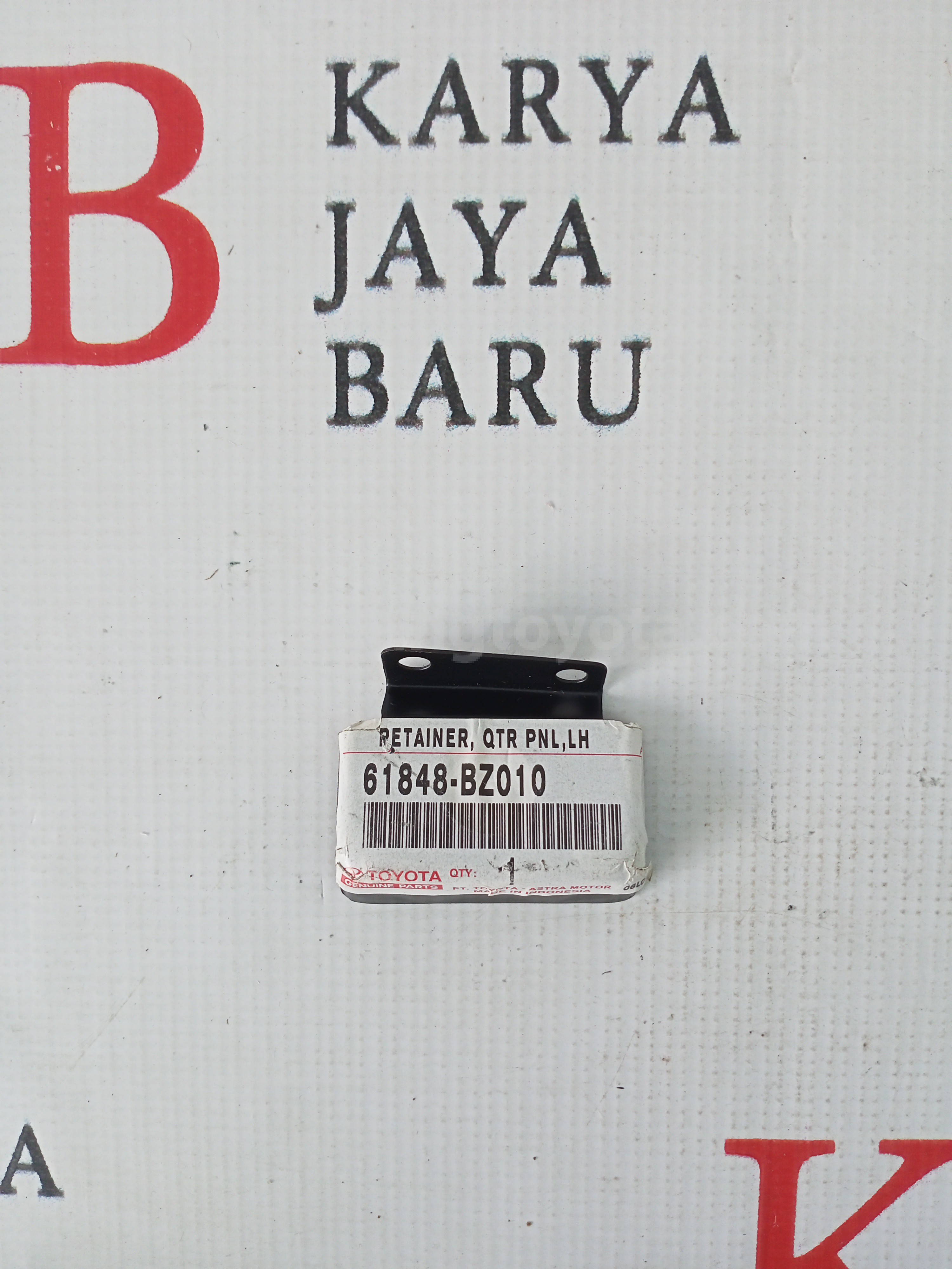 61848BZ010 RETAINER, QTR PNL,LH - TOYOTA
