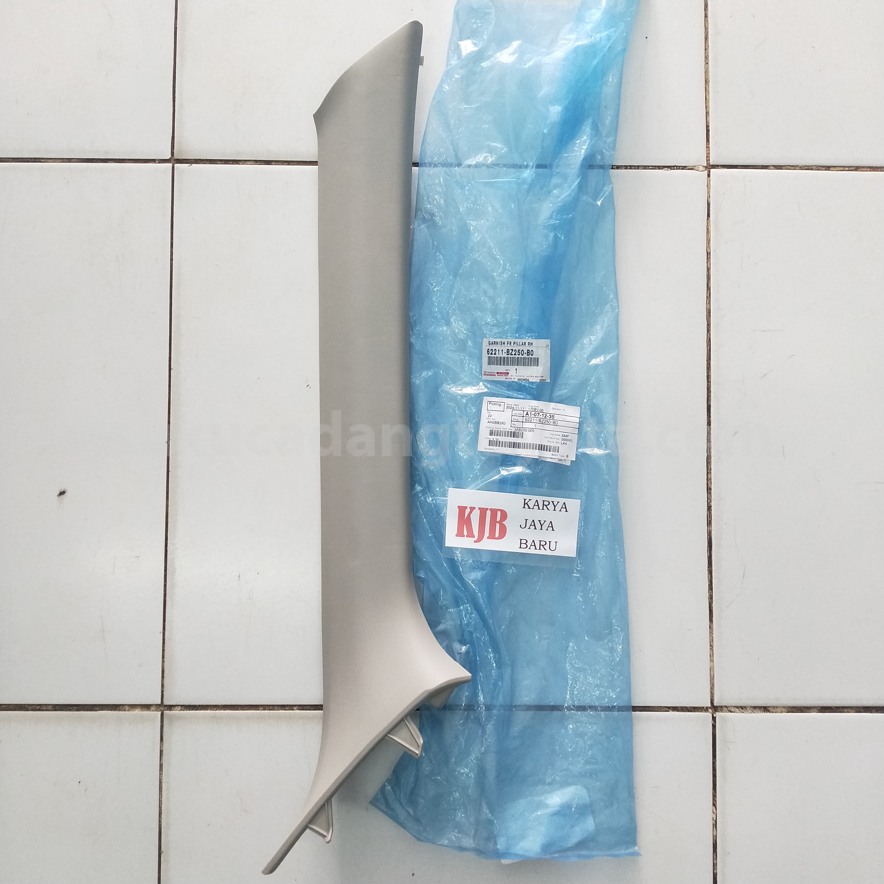 62211BZ250B0 GARNISH FR PILLAR RH - TOYOTA