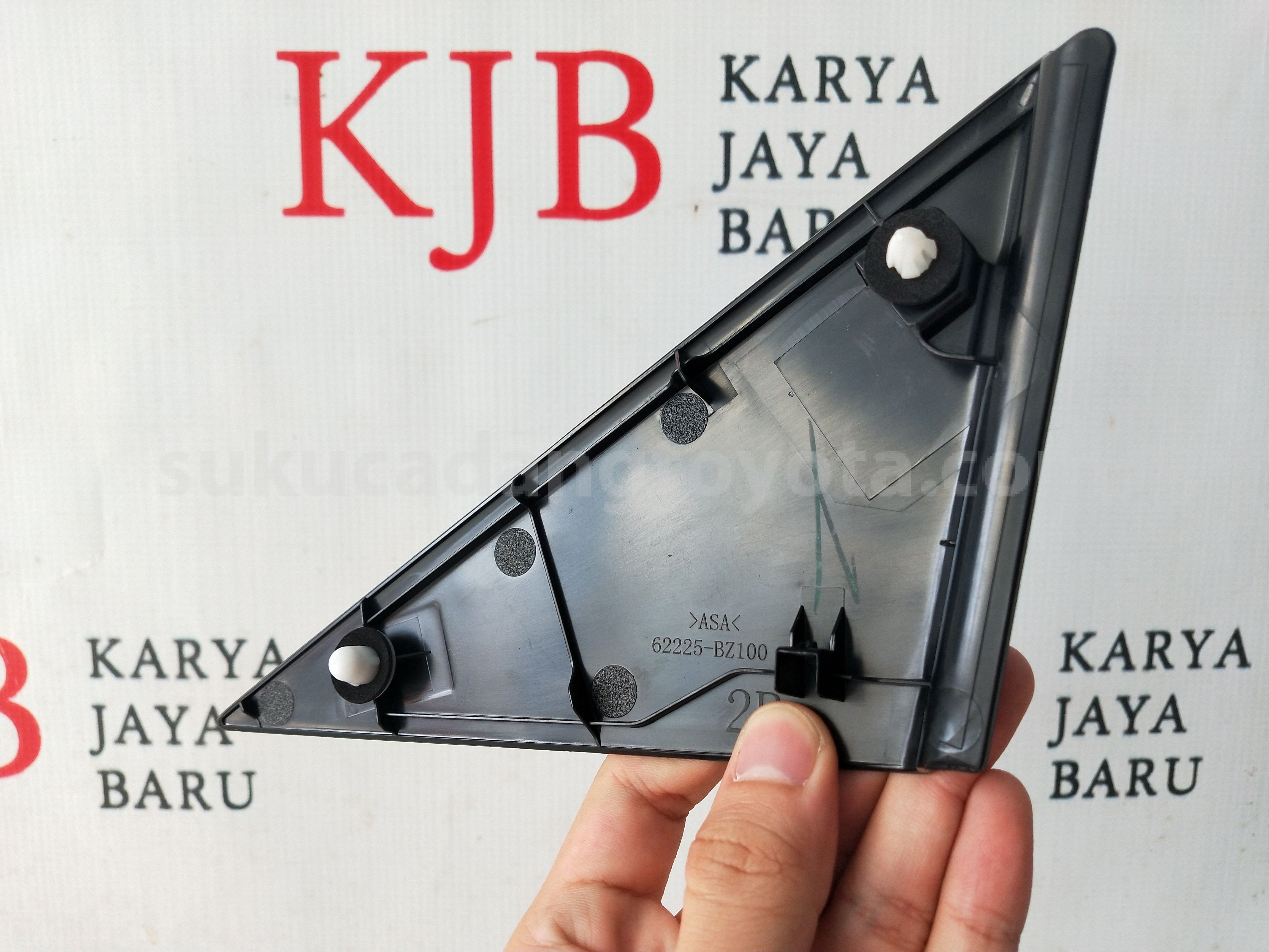 62225BZ100 GARNISH FR PLR LWR R - TOYOTA