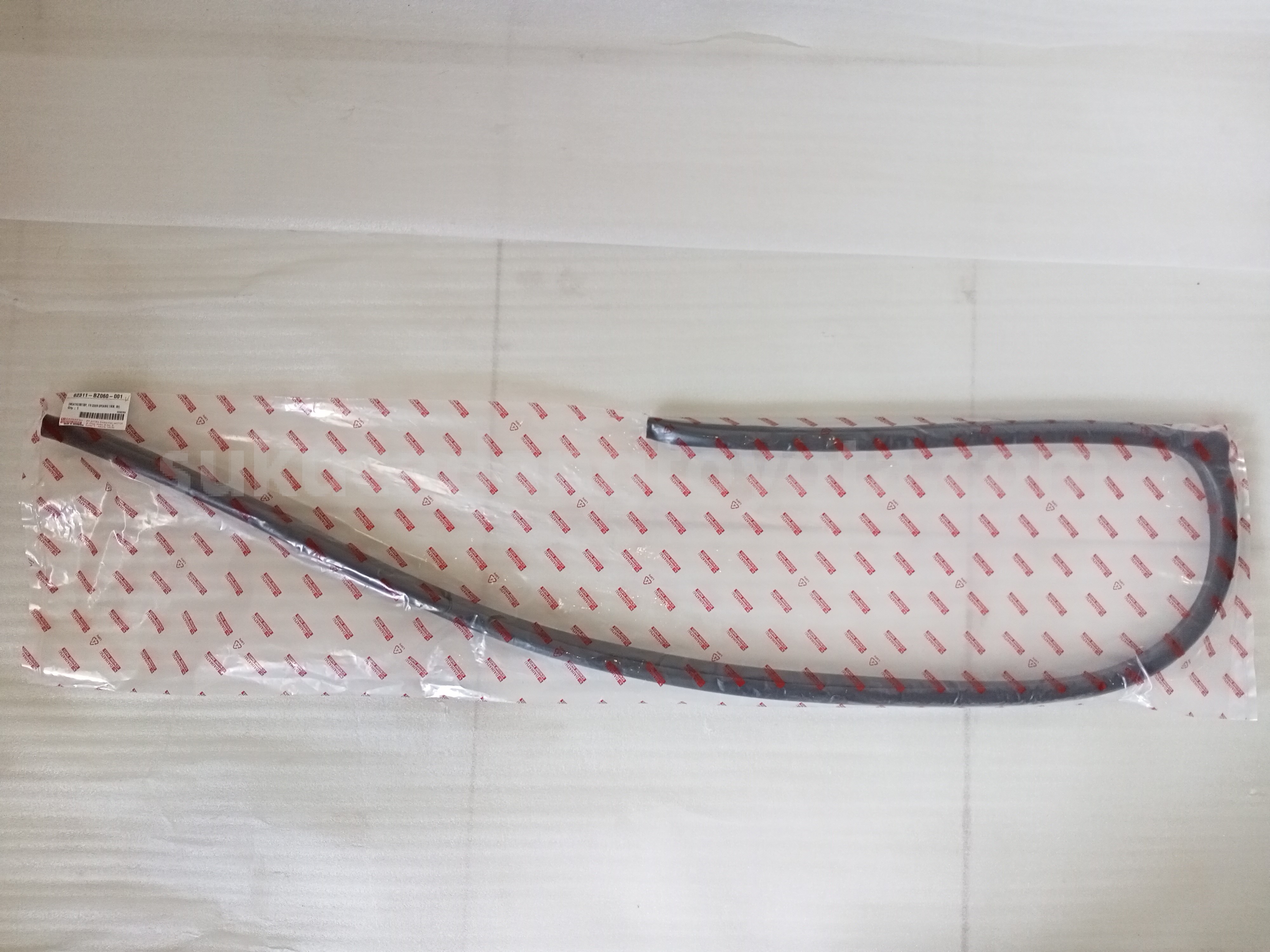 62311BZ060 WEATHERSTRIP,FR,RH - TOYOTA