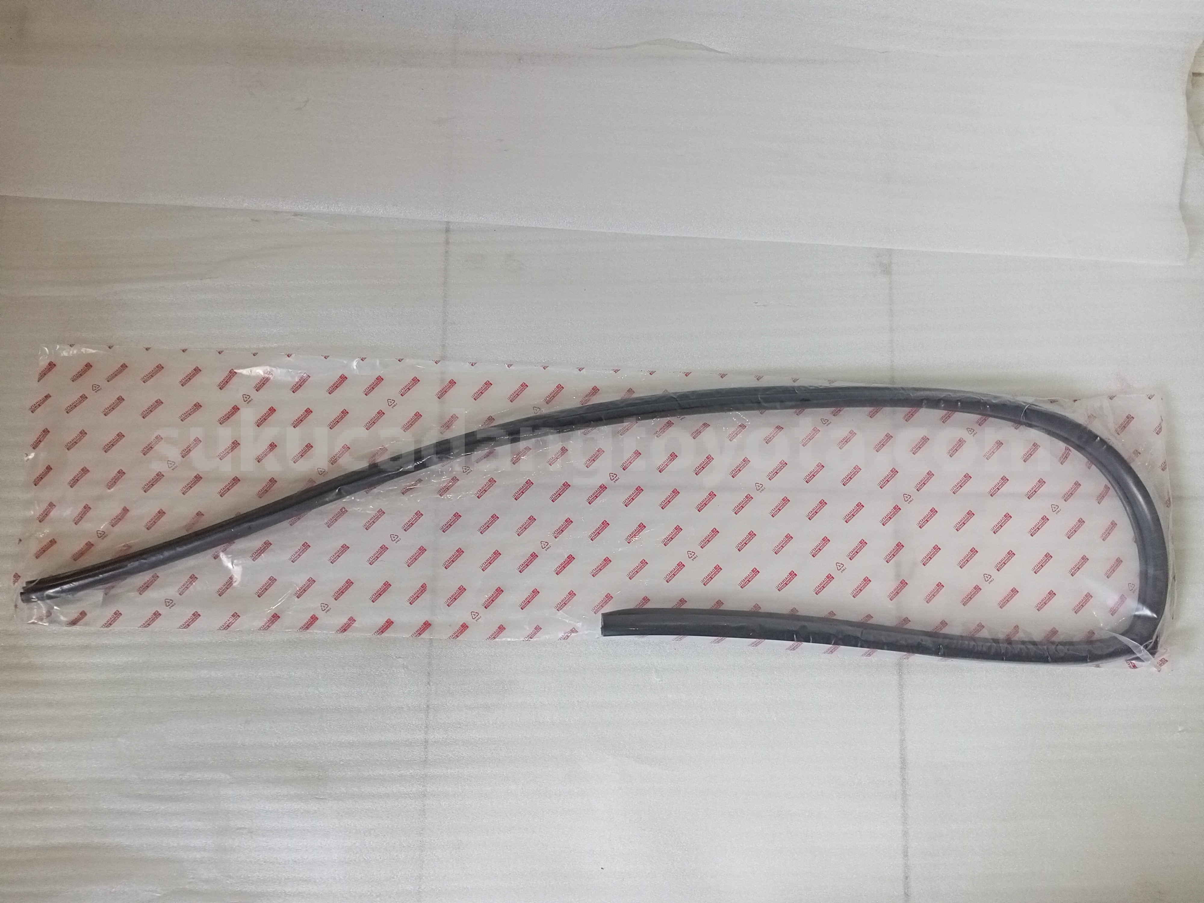 62311BZ060 WEATHERSTRIP,FR,RH - TOYOTA