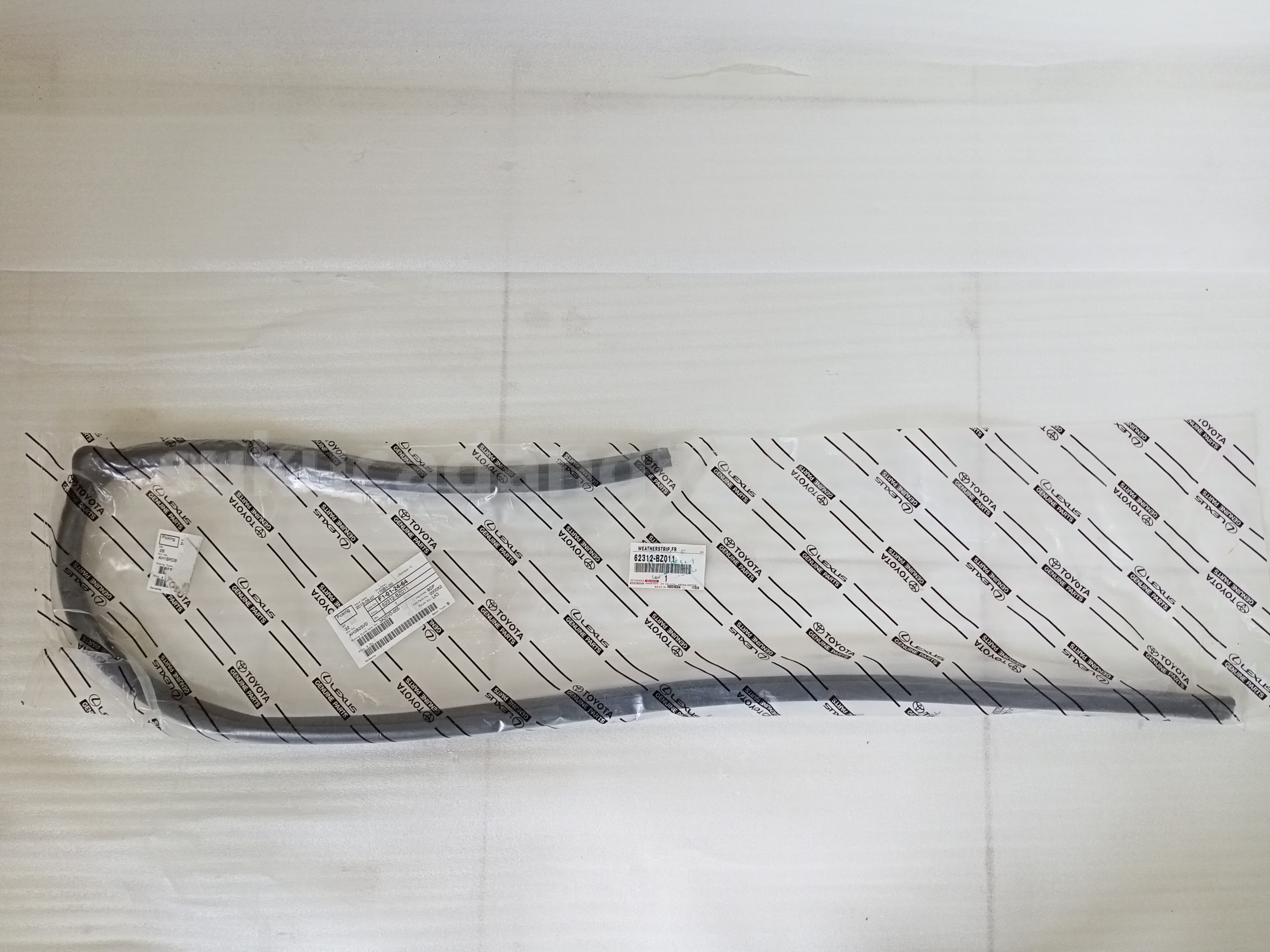 62312BZ011 WEATHERSTRIP,FR - TOYOTA