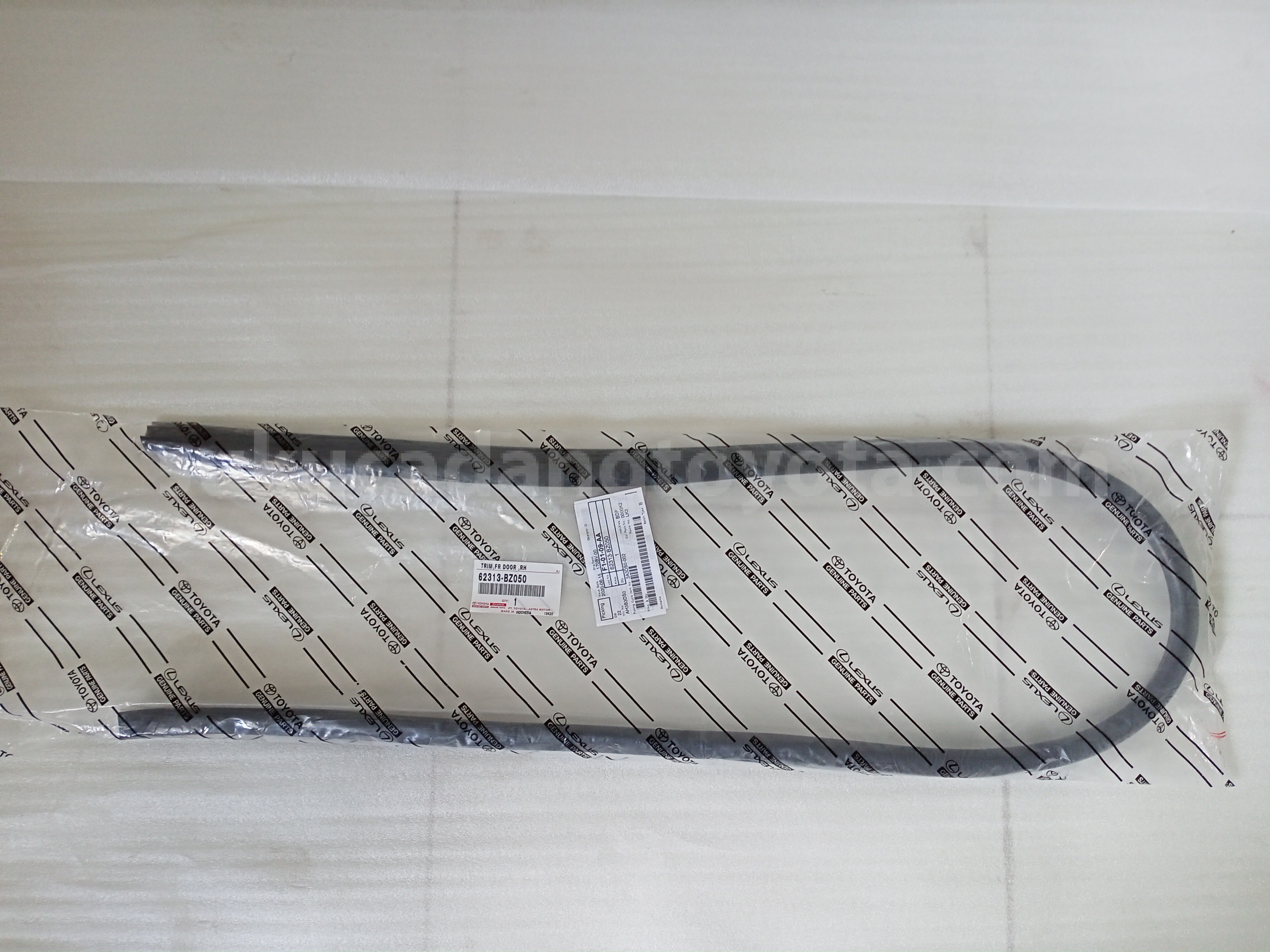 62313BZ050 TRIM,FR DOOR ,RH - TOYOTA
