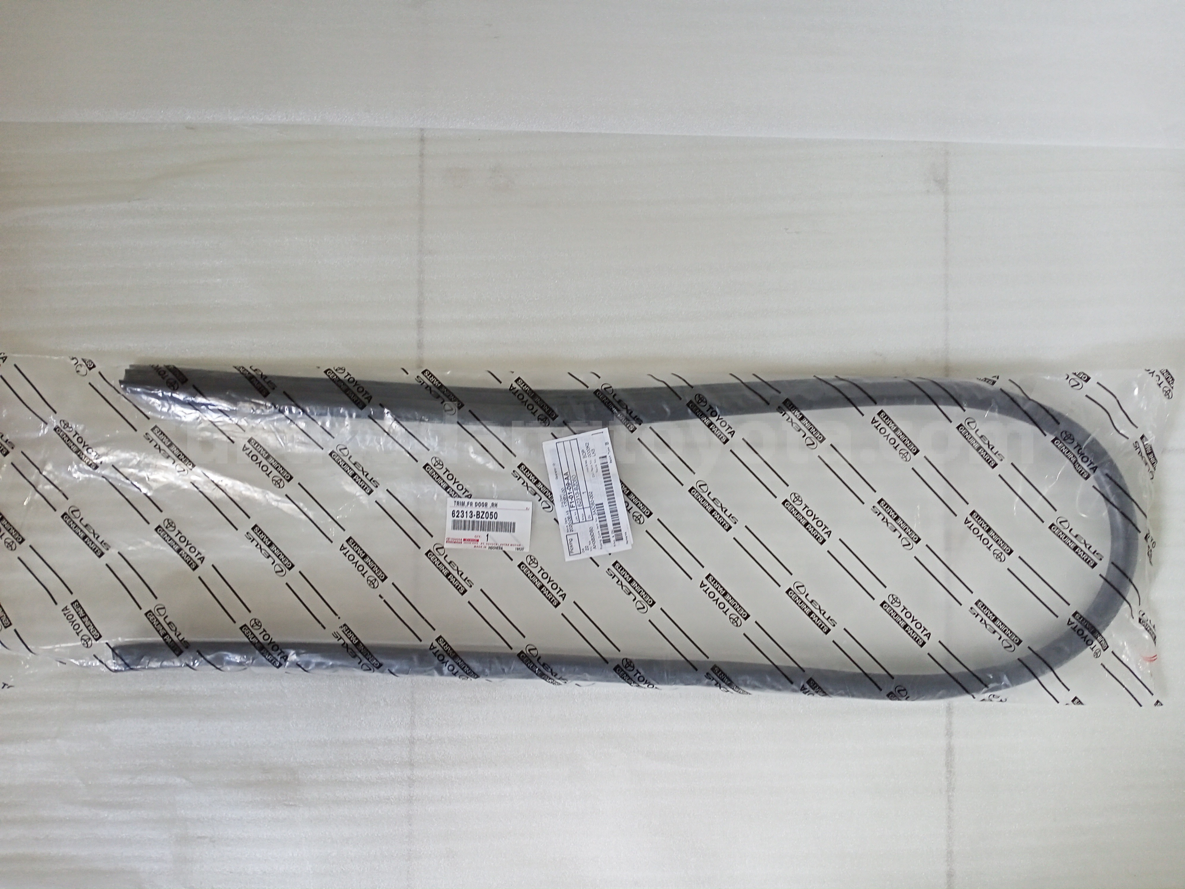 62313BZ050 TRIM,FR DOOR ,RH - TOYOTA
