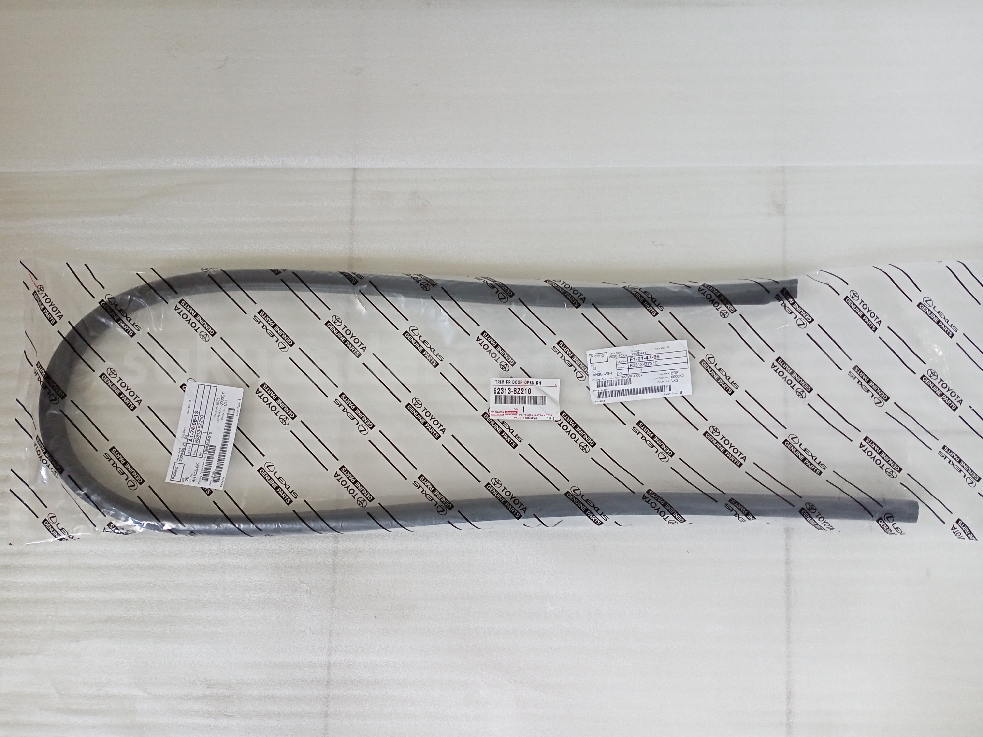 62313BZ210 TRIM FR DOOR OPEN RH - TOYOTA