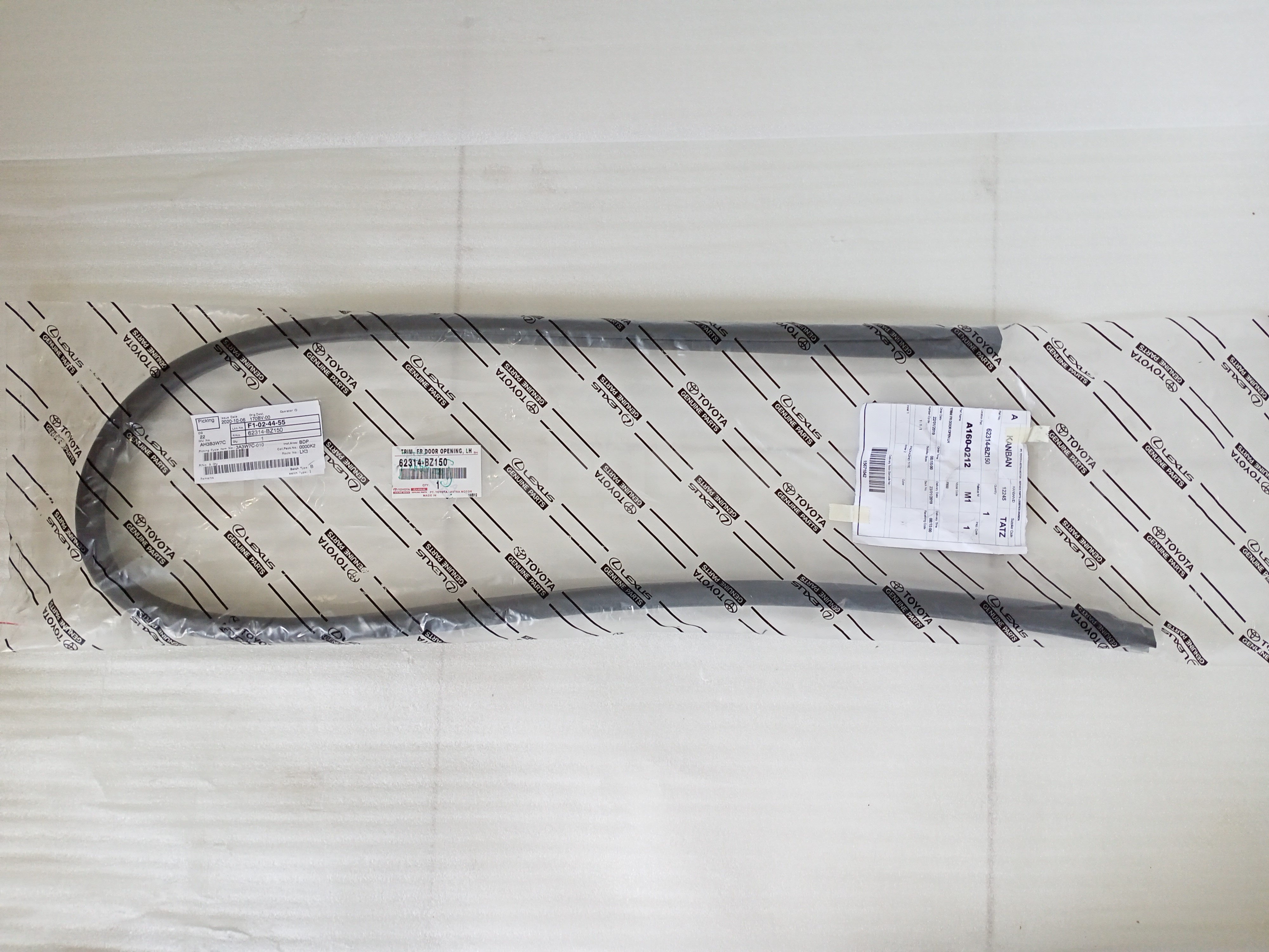 62314BZ150 TRIM FR DOOR OPEN LH - TOYOTA