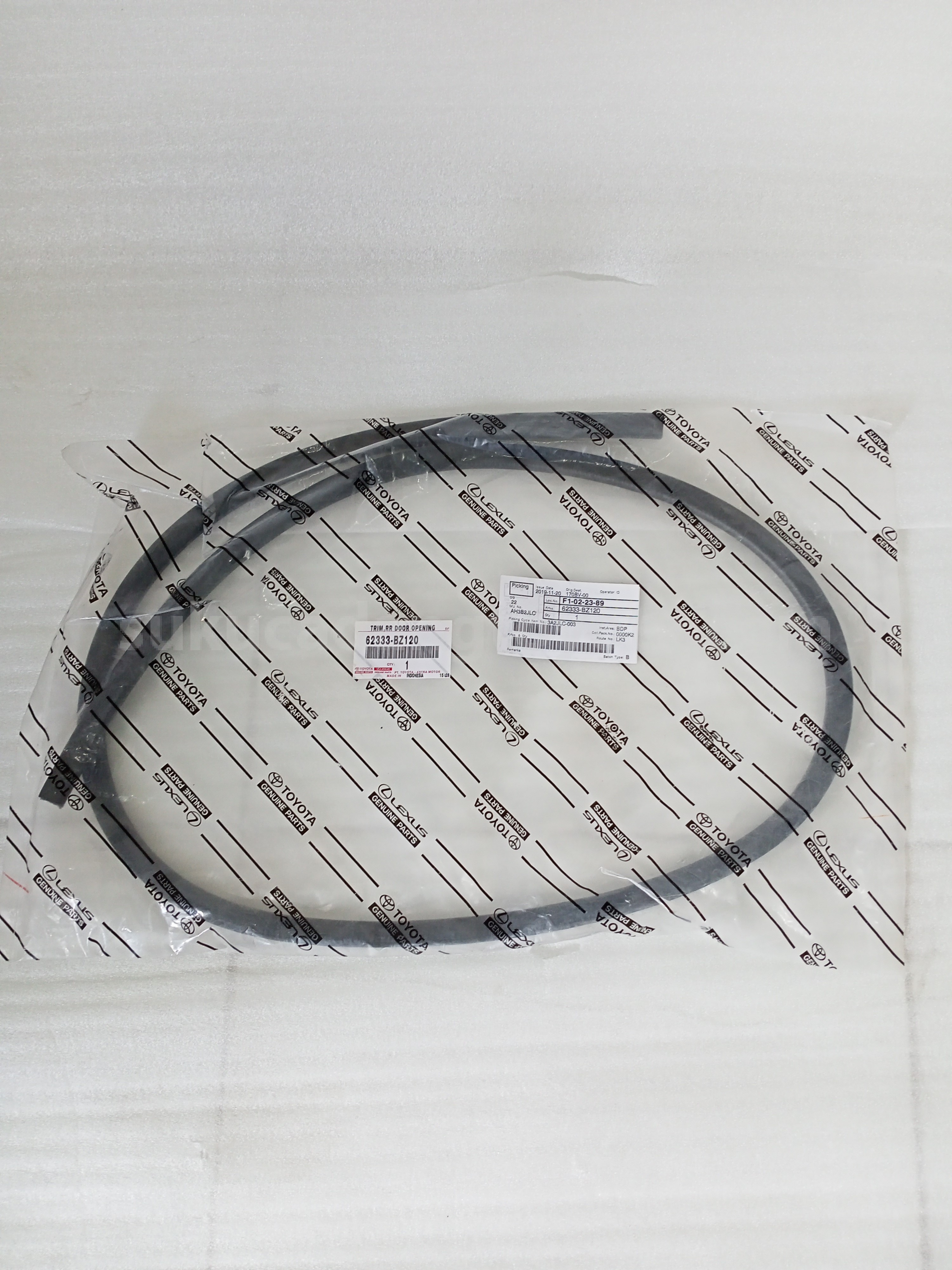 62333BZ120 TRIM,RR DOOR OPENING - TOYOTA
