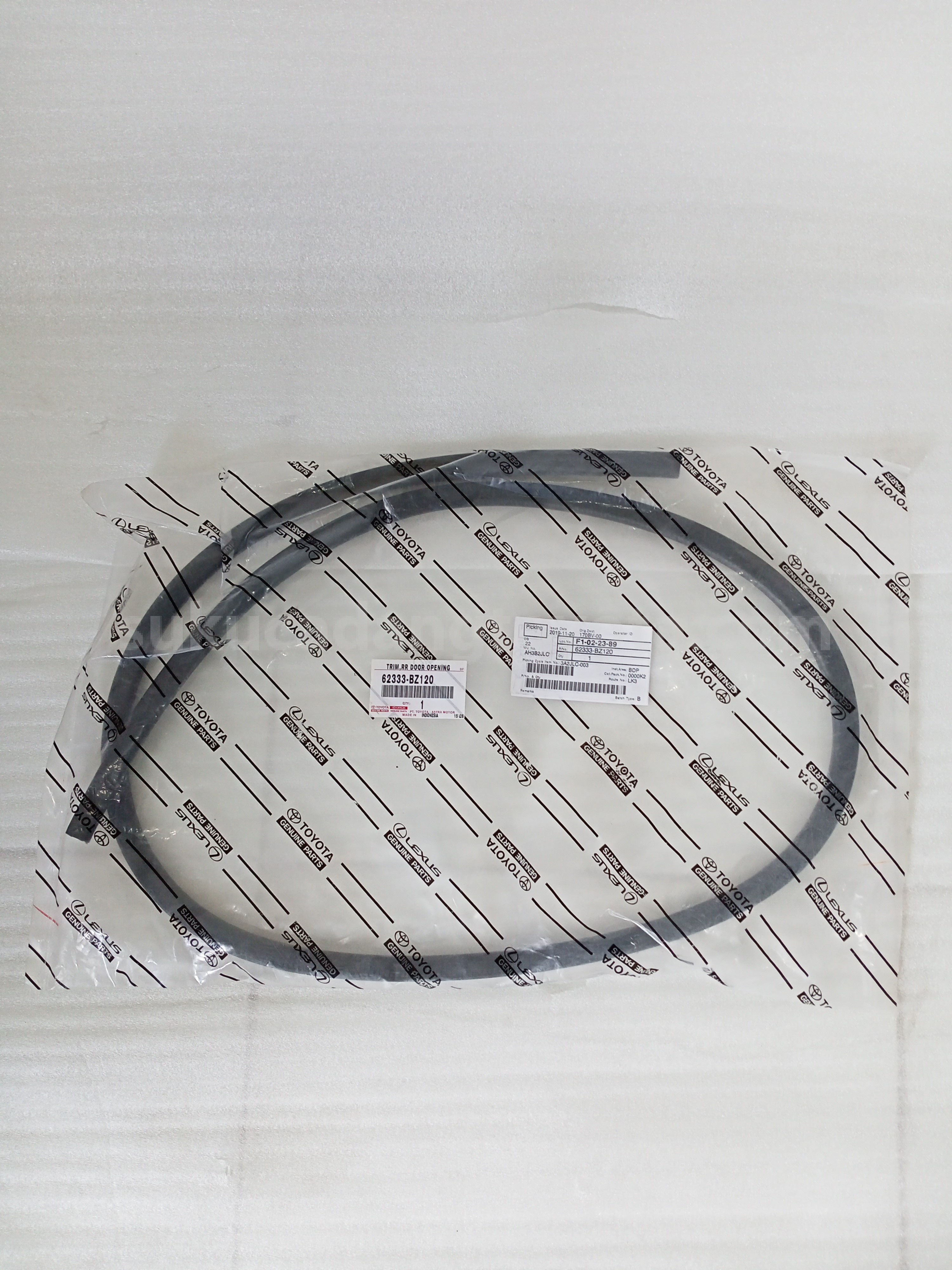 62333BZ120 TRIM,RR DOOR OPENING - TOYOTA