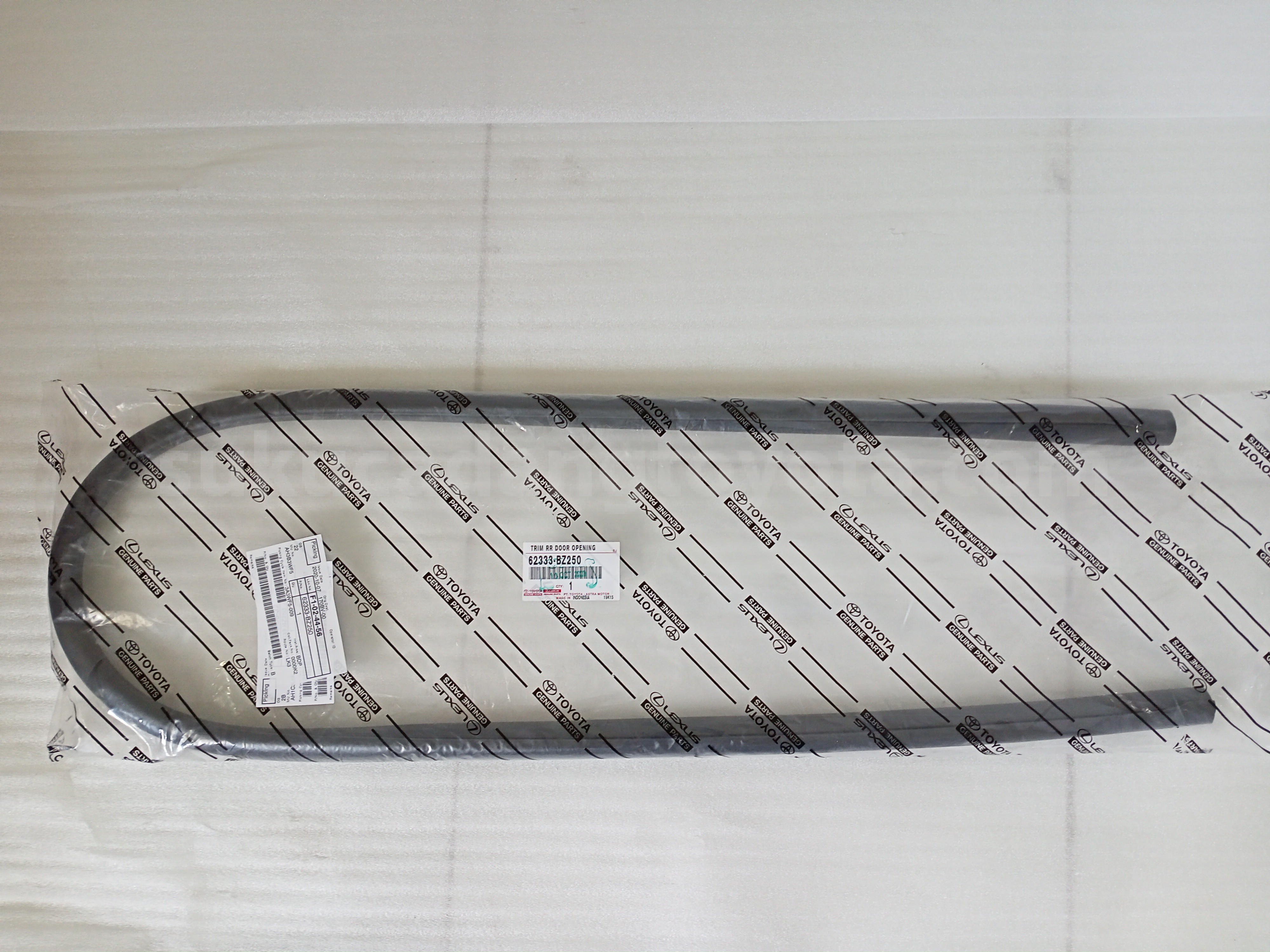 62333BZ250 TRIM RR DOOR OPENING - TOYOTA