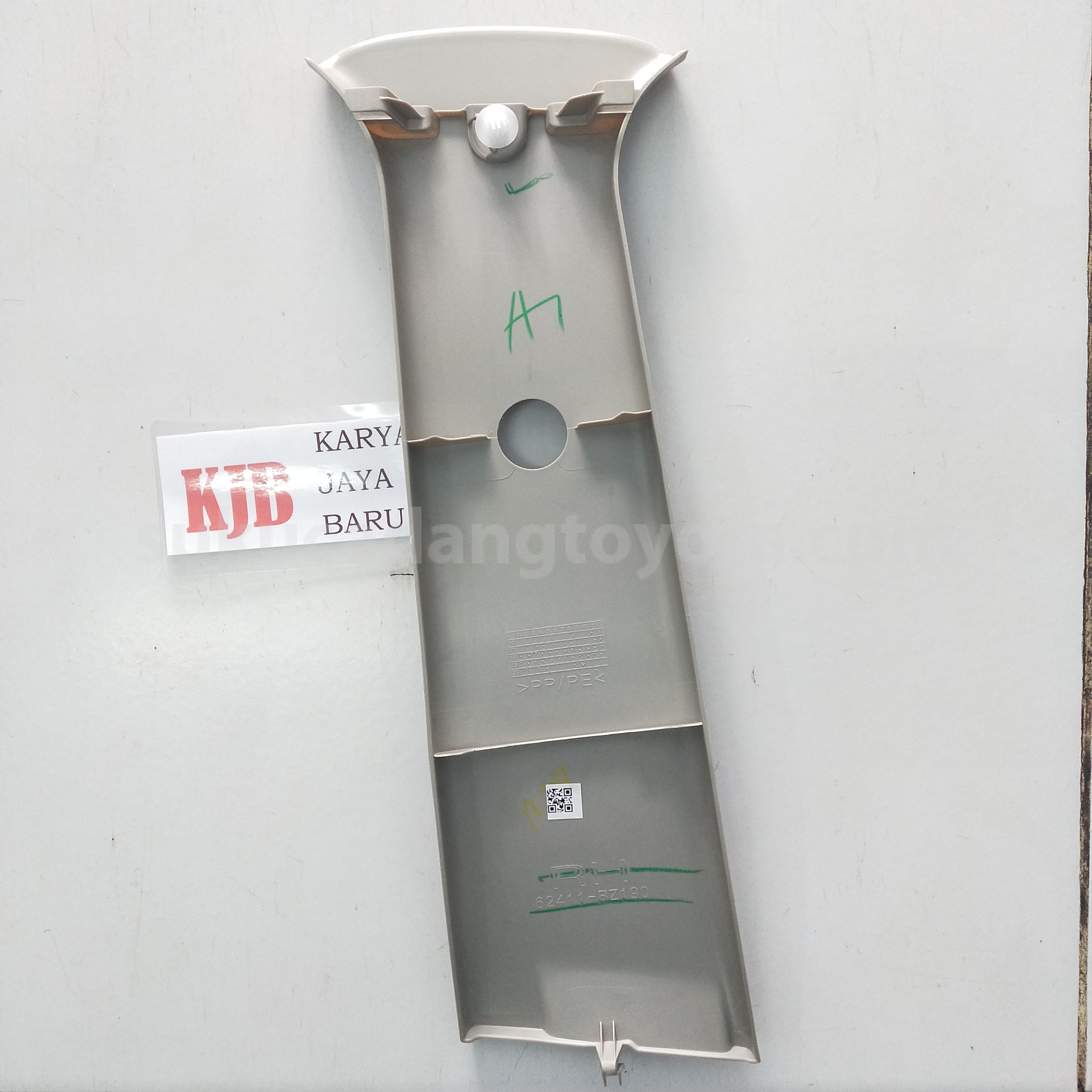 62411BZ190B0 GARNISH CTR PLR UP R - TOYOTA