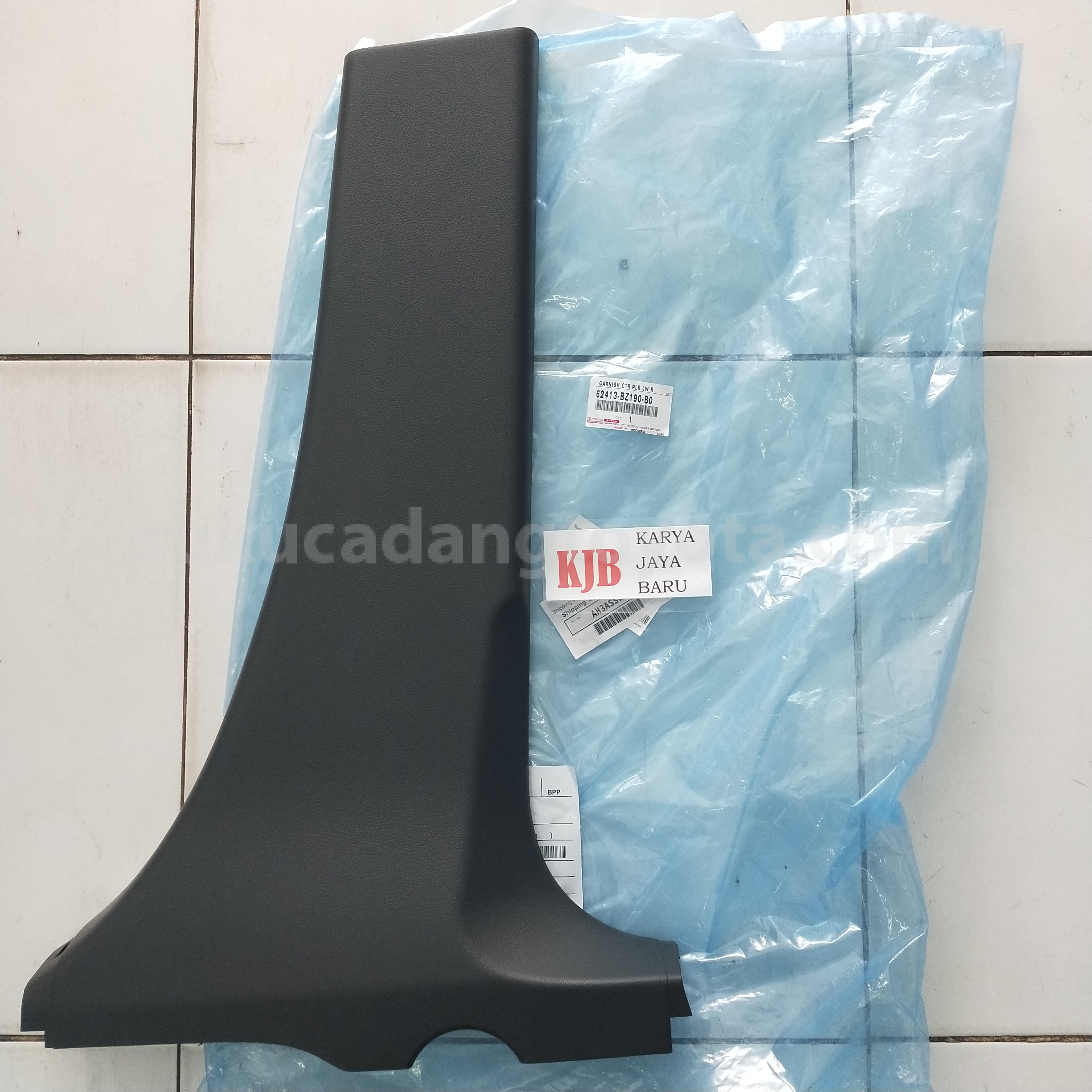 62413BZ190B0 GARNISH CTR PLR LW R - TOYOTA