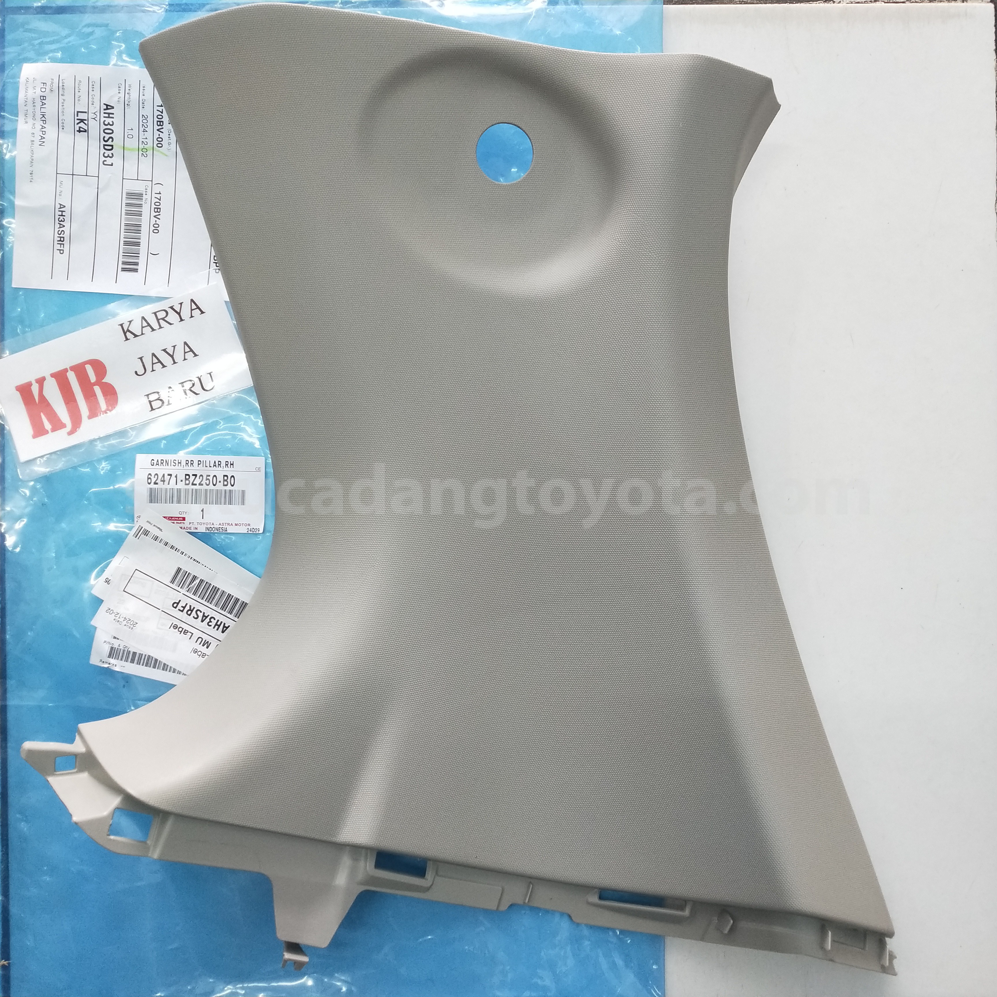 62471BZ250B0 GARNISH,RR PILLAR,RH - TOYOTA