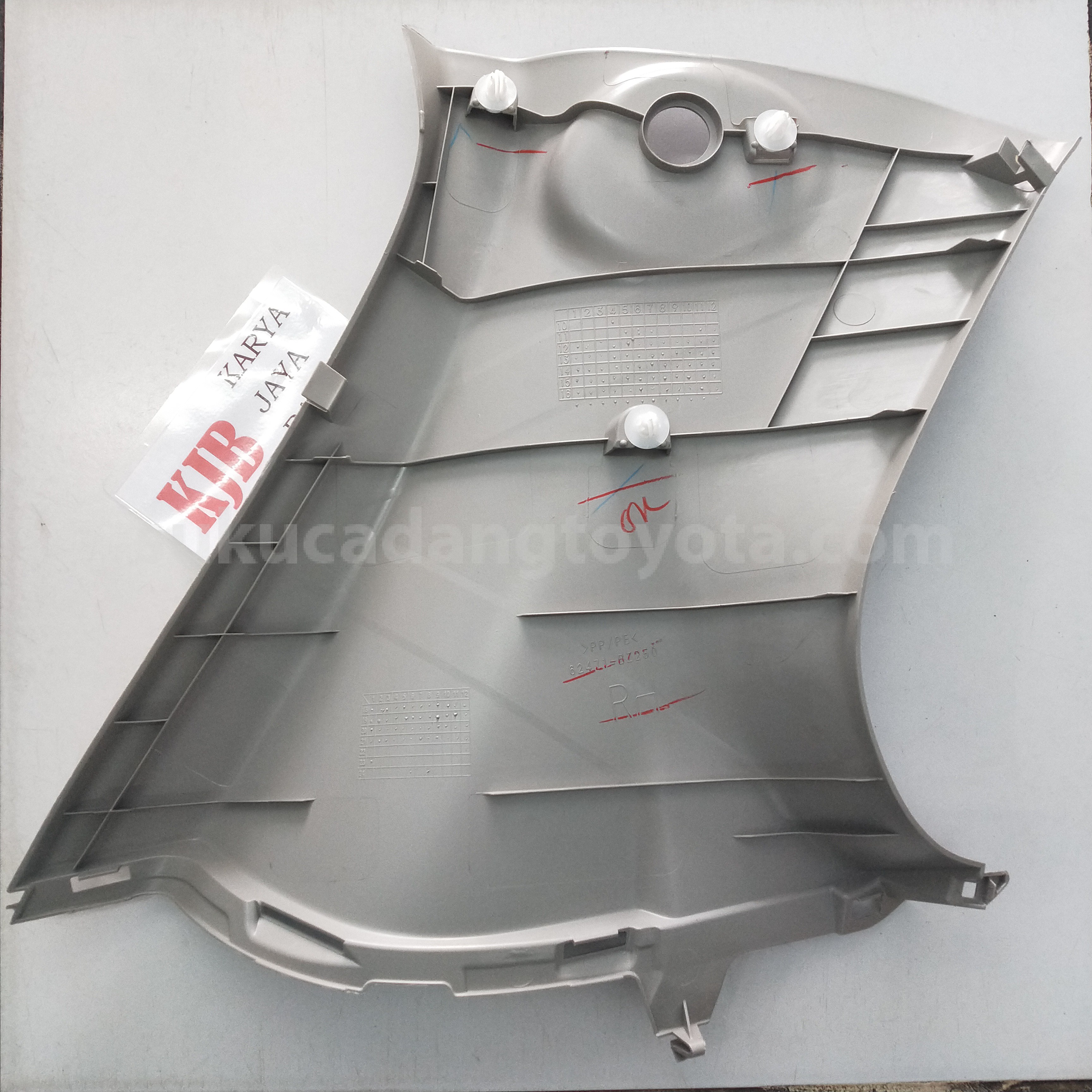 62471BZ250B0 GARNISH,RR PILLAR,RH - TOYOTA