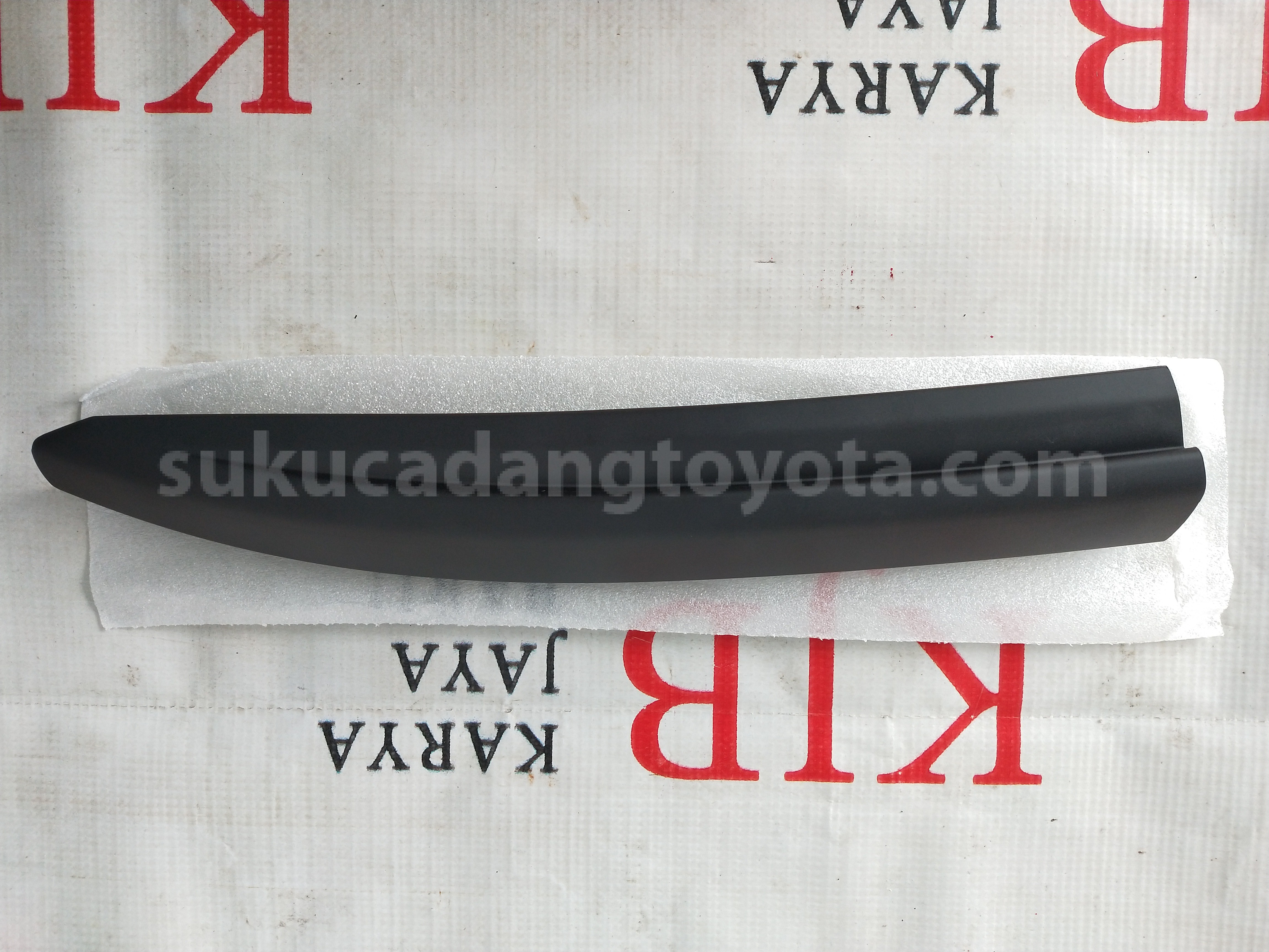 63401BZ020 COVER SA RF RACK FR RH - TOYOTA