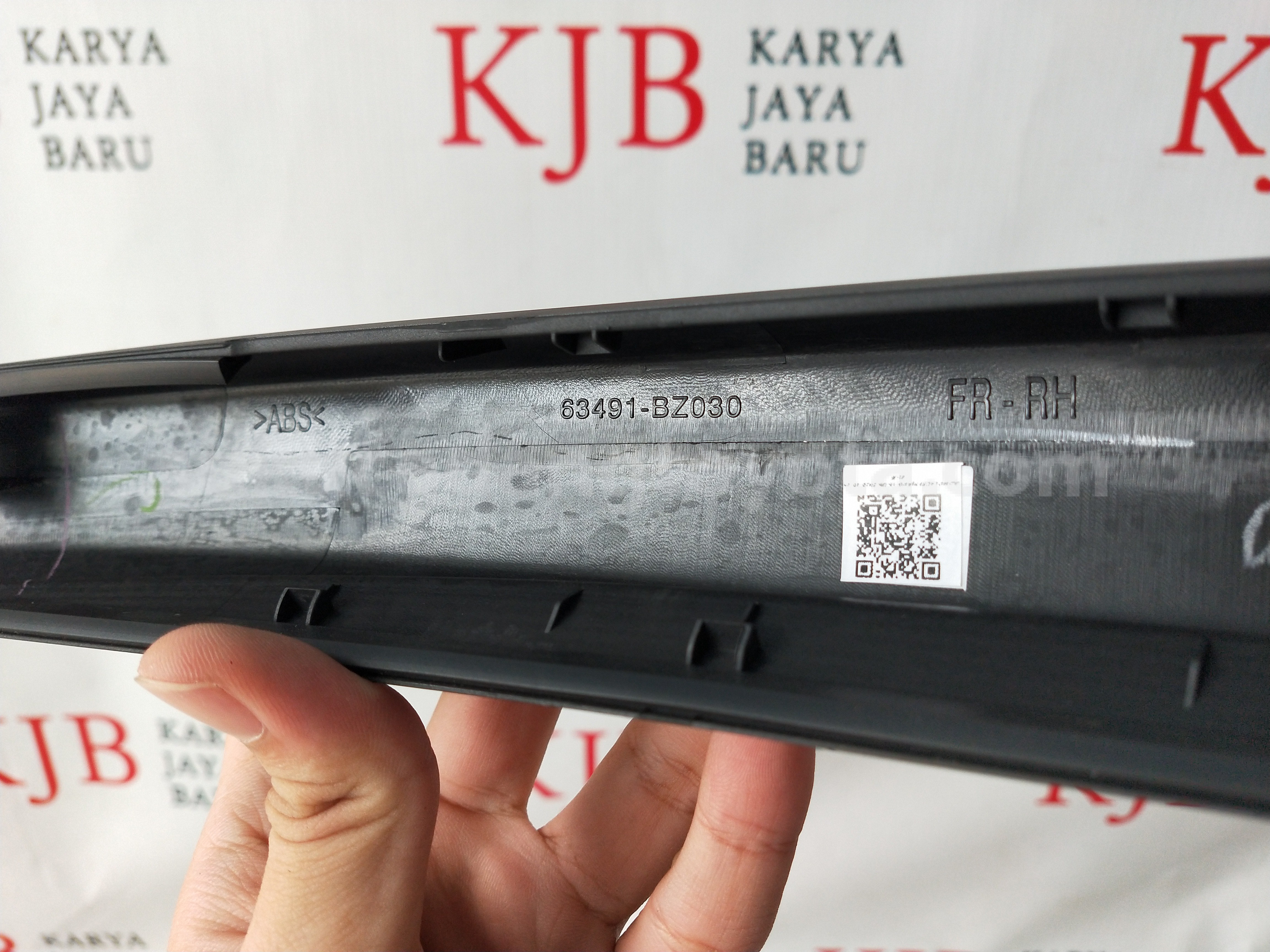 63401BZ020 COVER SA RF RACK FR RH - TOYOTA
