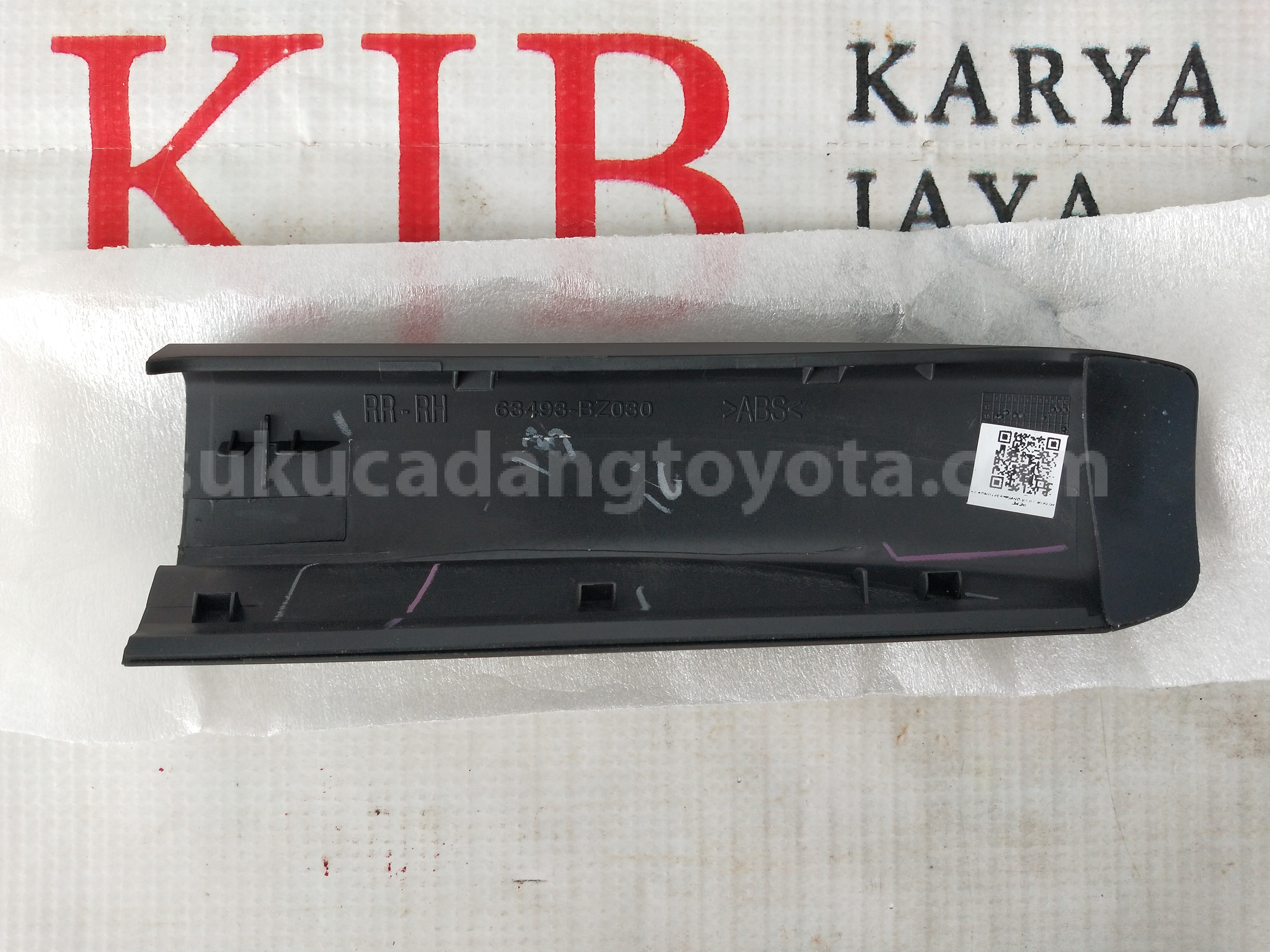 63403BZ010 COVER SA,RF RACK,RR RH - TOYOTA