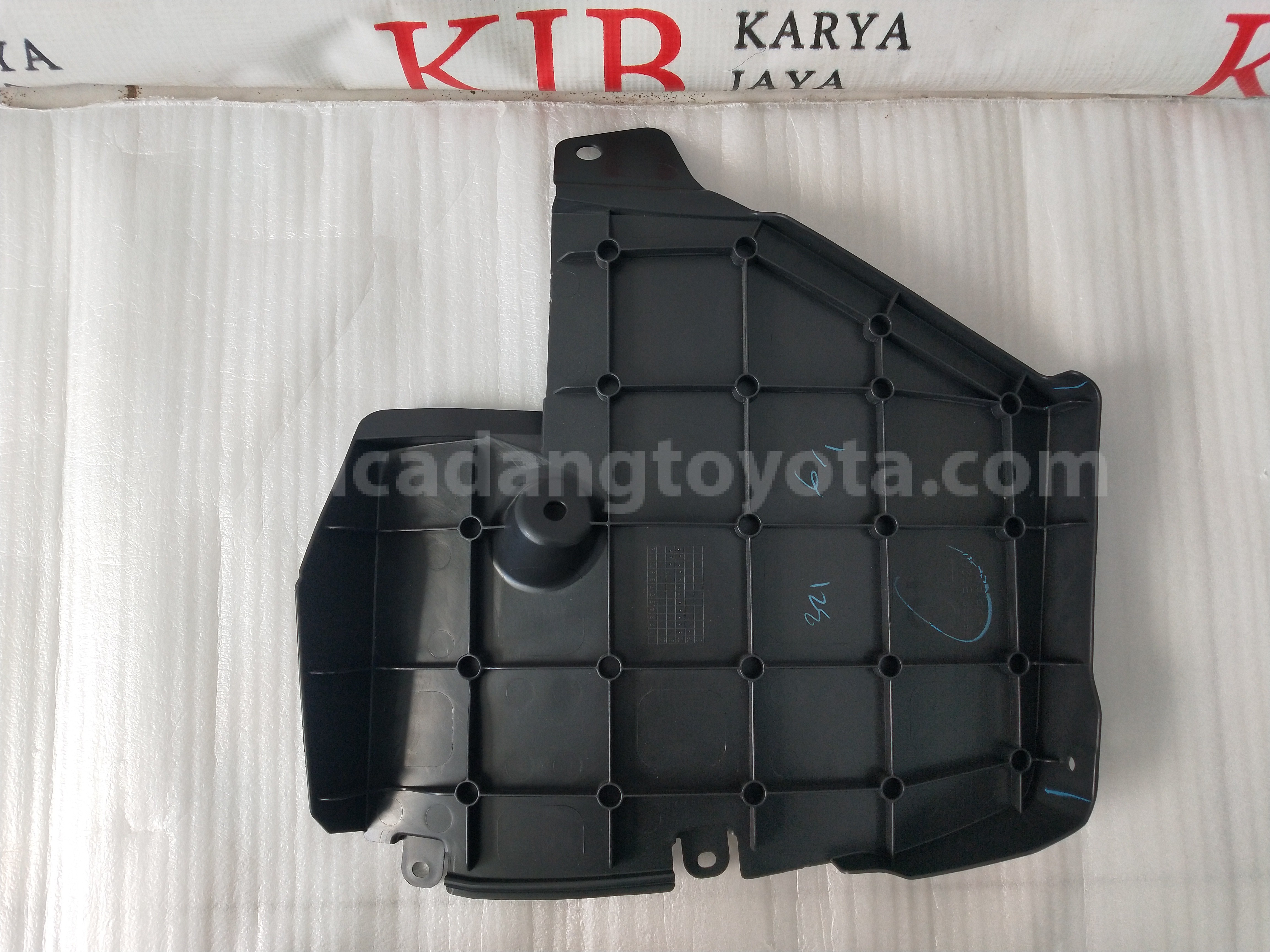 65638BZ280 LINER RR WHL HOUSE L - TOYOTA