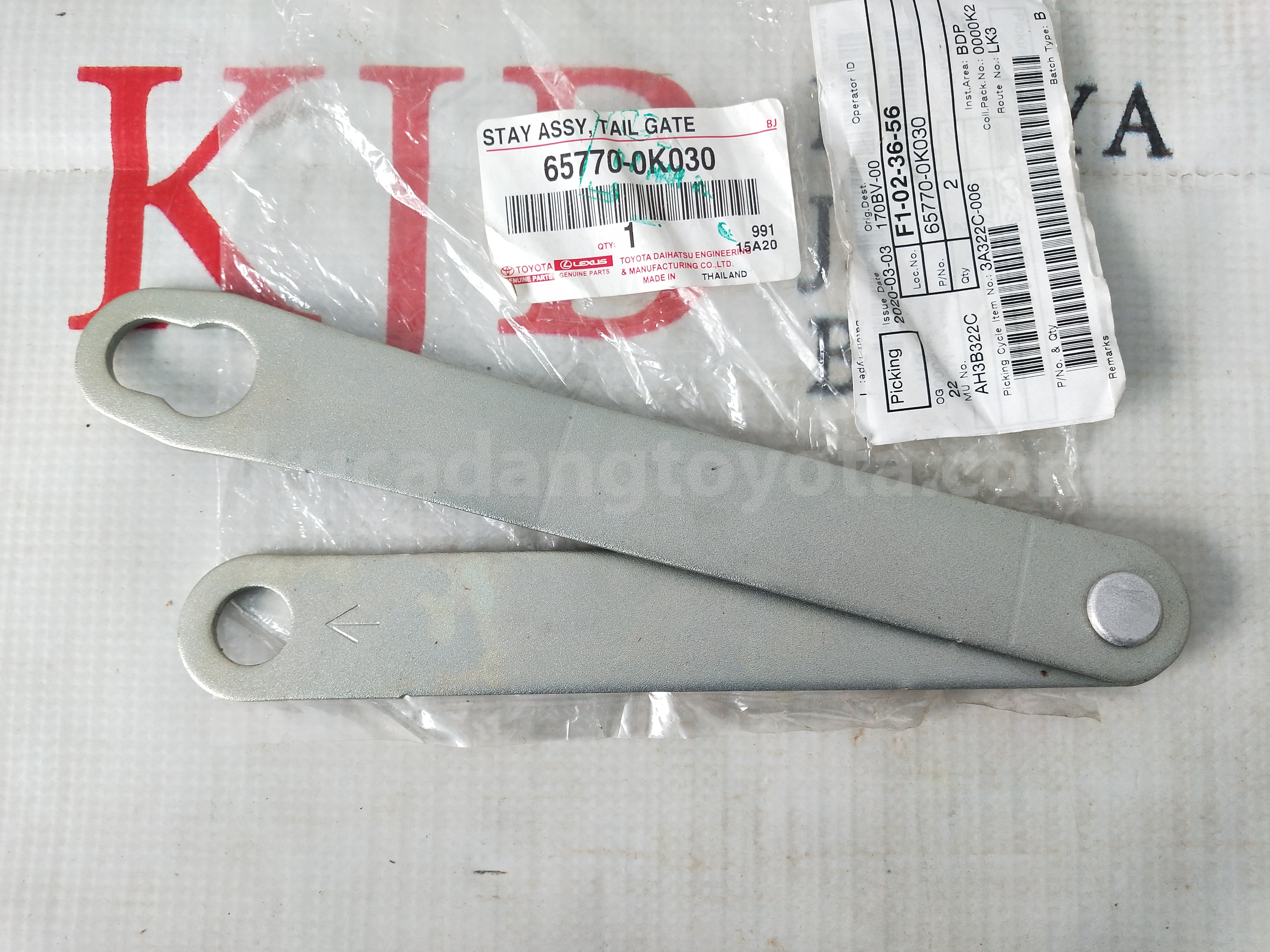 657700K030 STAY ASSY, TAIL GATE - TOYOTA