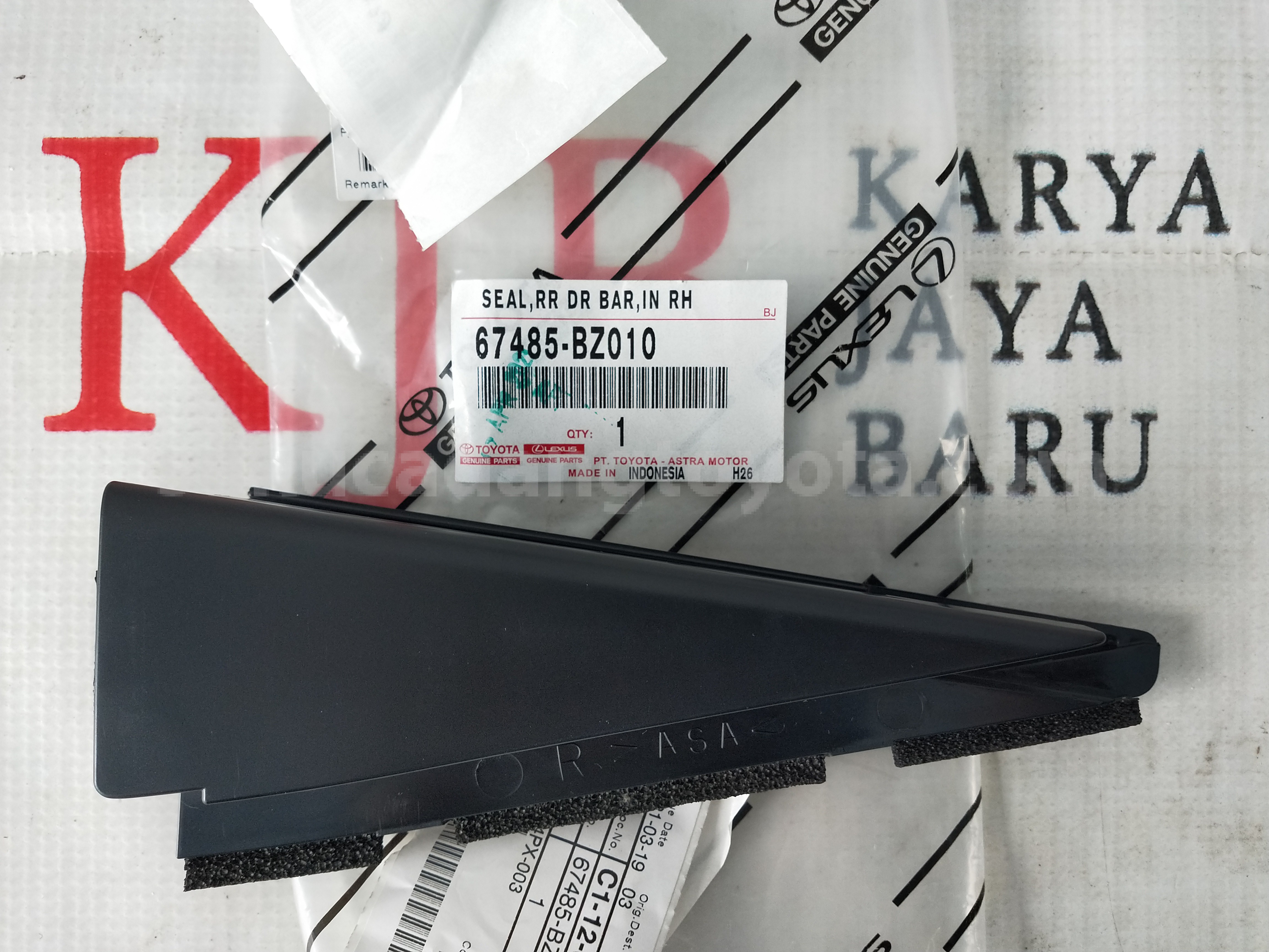 67485BZ010 SEAL,RR DR BAR,IN RH - TOYOTA