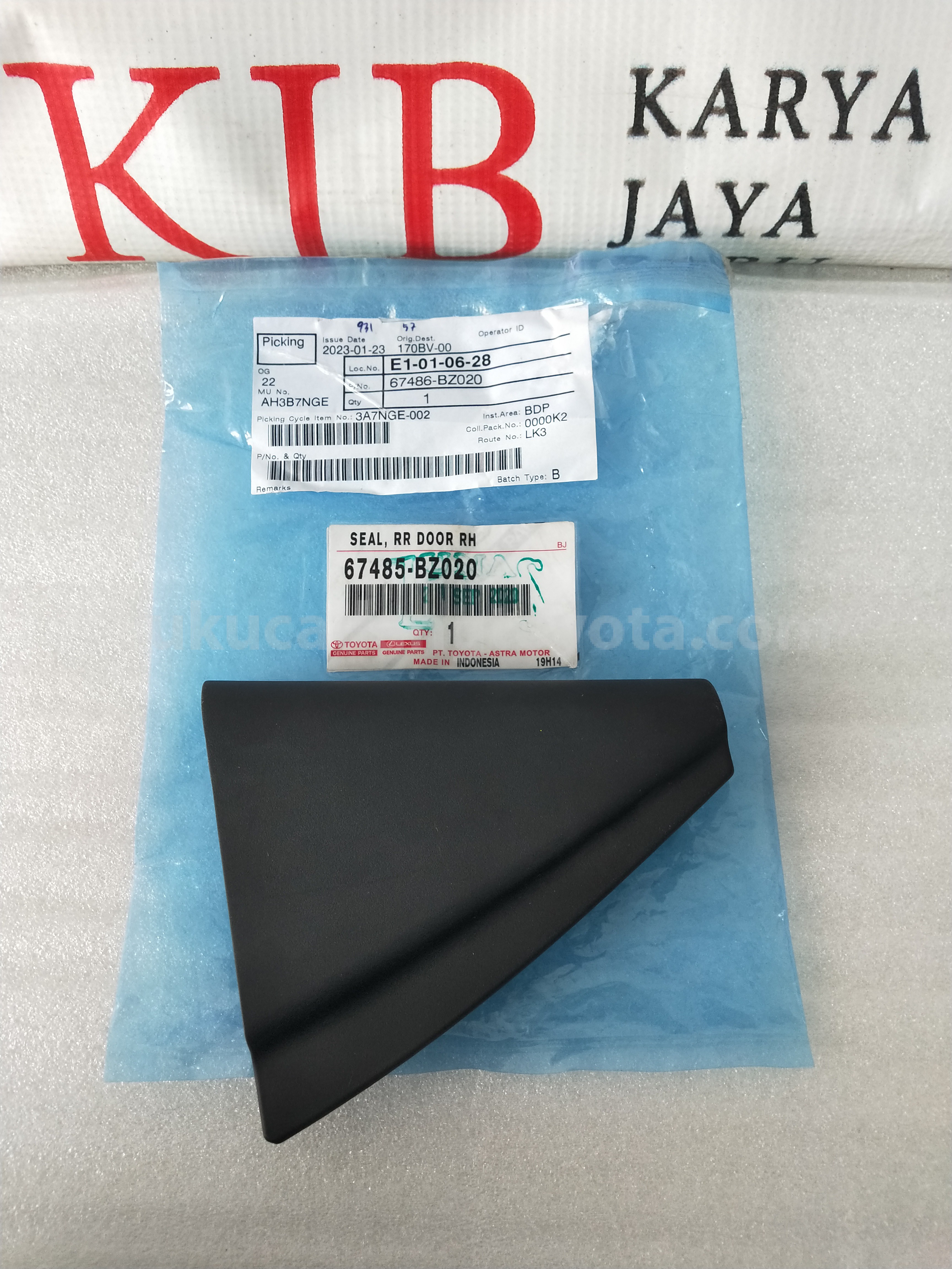 67485BZ020 SEAL, RR DOOR RH - TOYOTA