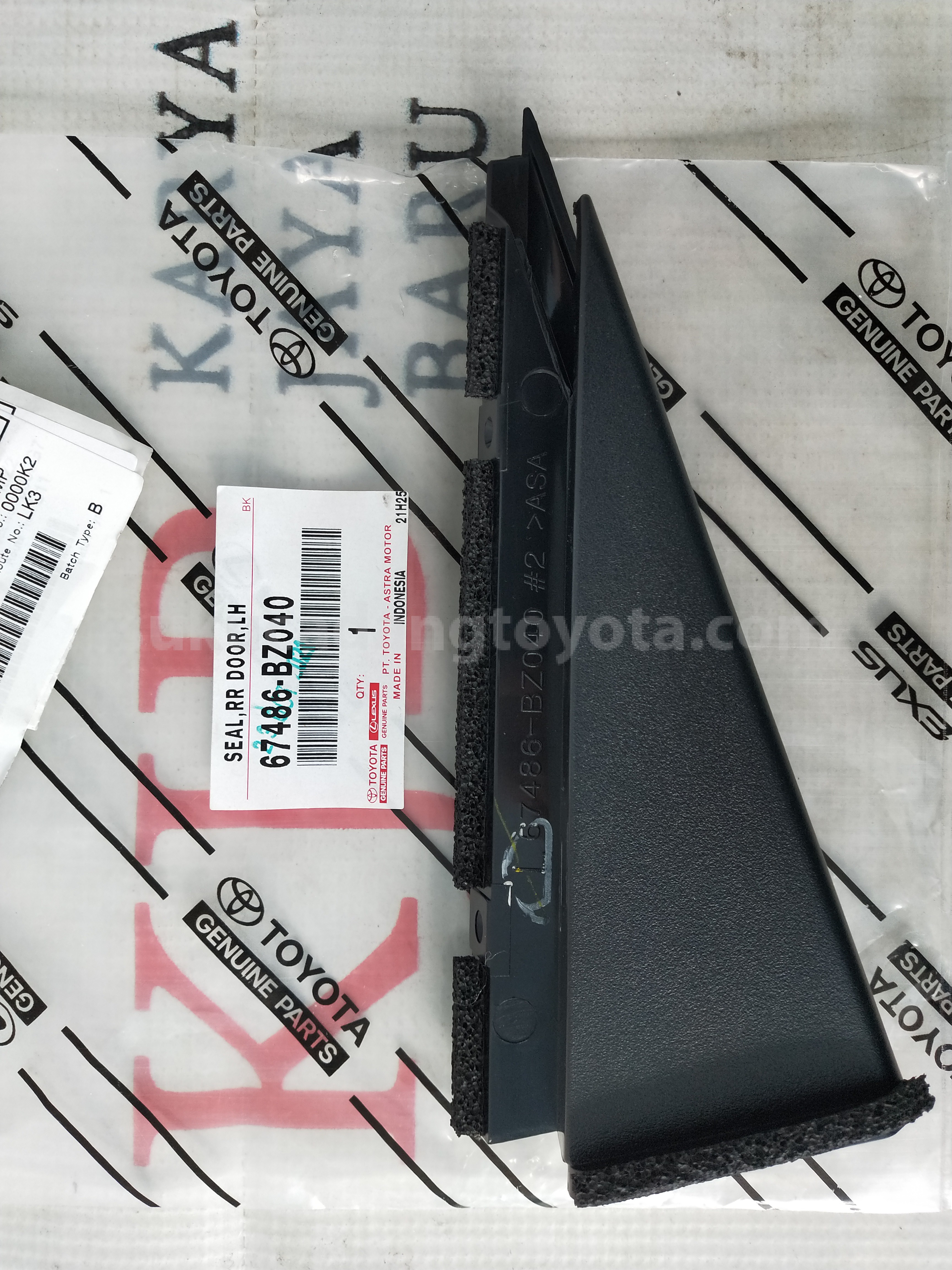 67486BZ040 SEAL,RR DOOR,LH - TOYOTA