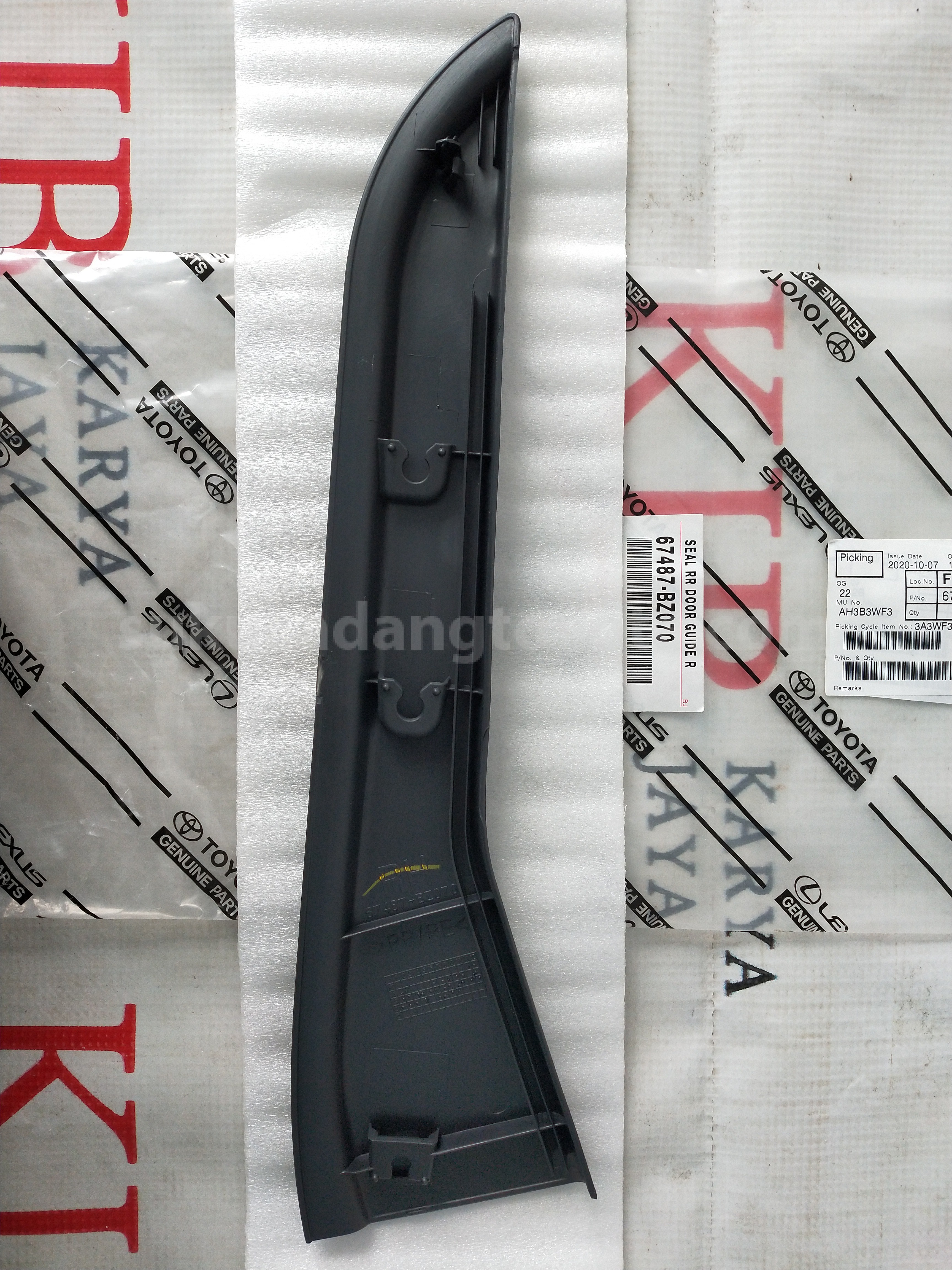 67487BZ070 SEAL RR DOOR GUIDE R - TOYOTA