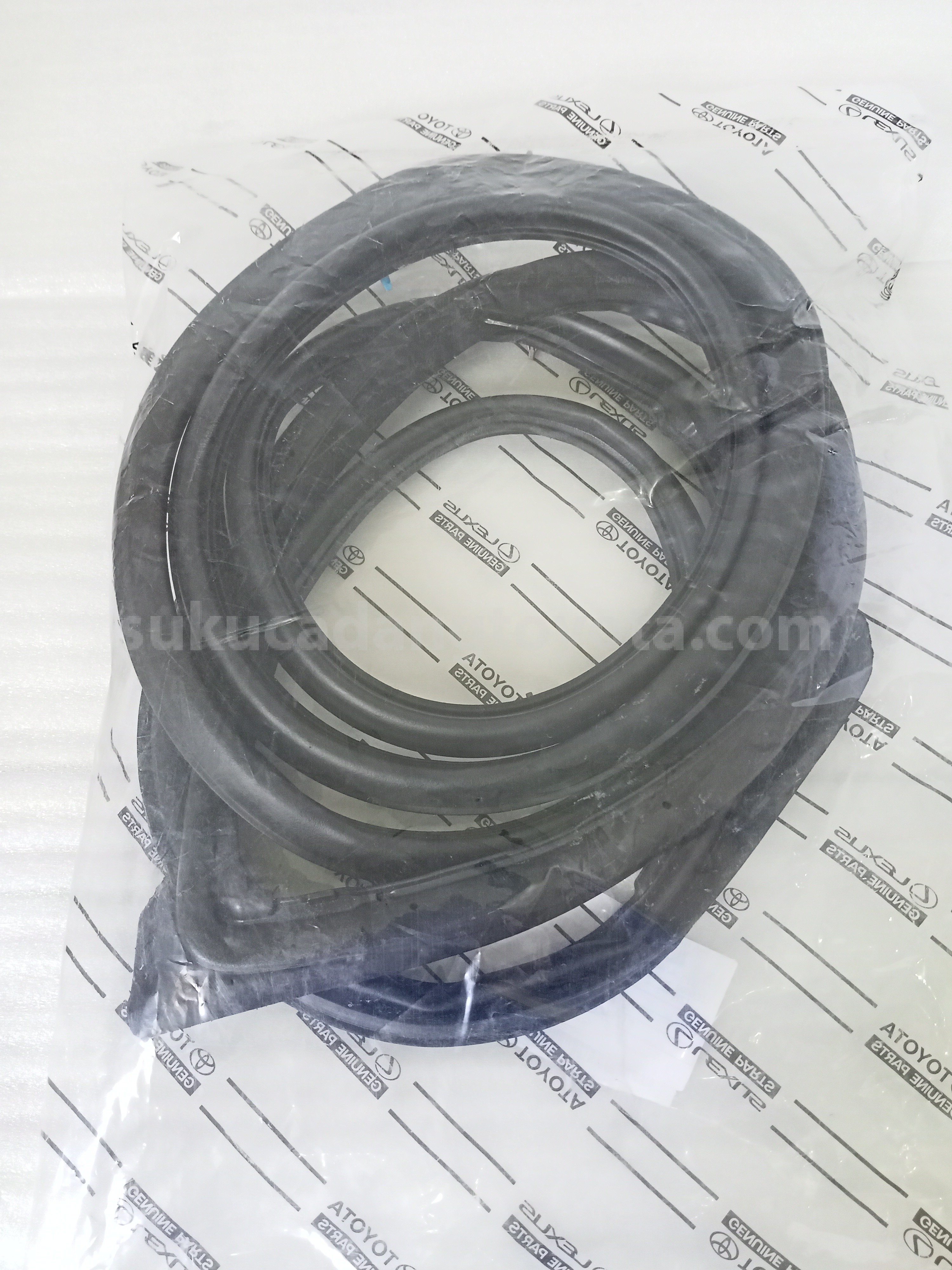 67861BZ130 WEATHERSTRIP,FR,RH - TOYOTA