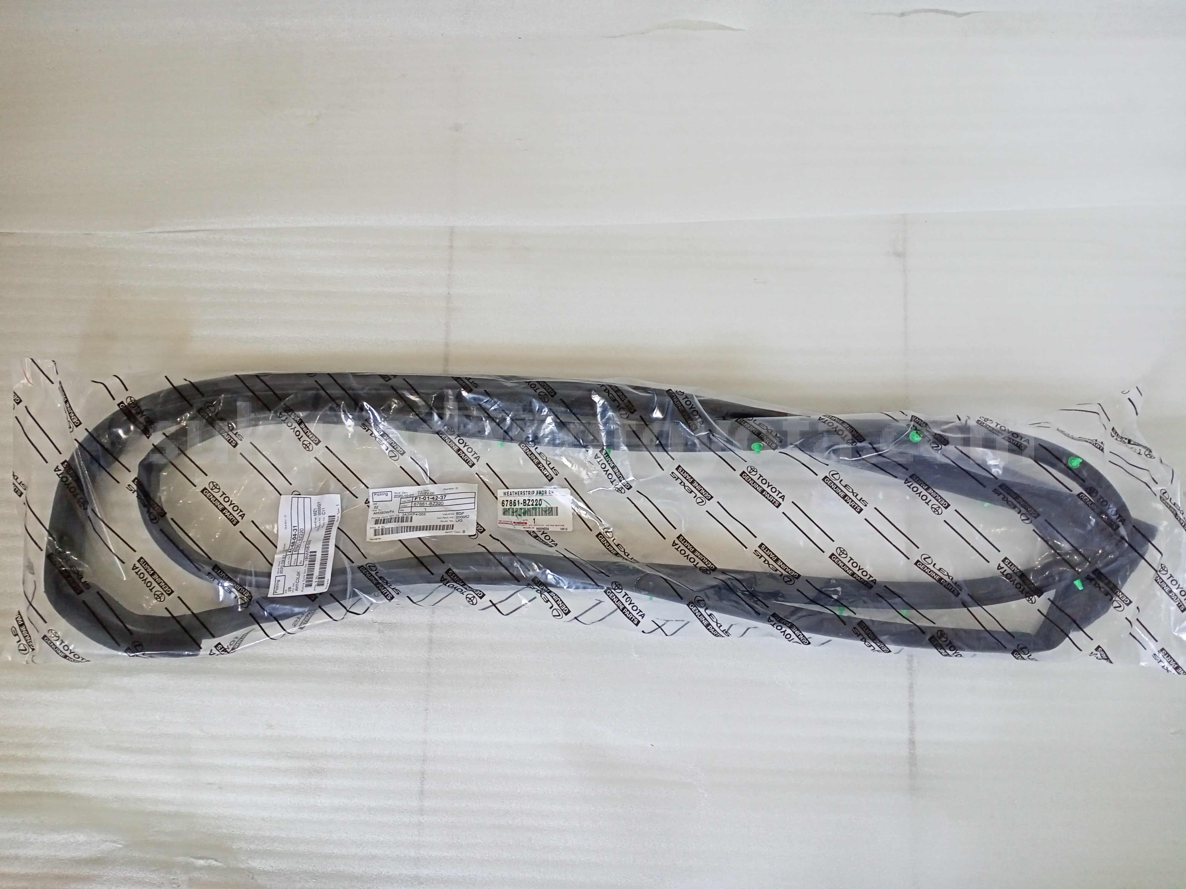 67861BZ220 WEATHERSTRIP FRDR RH - TOYOTA