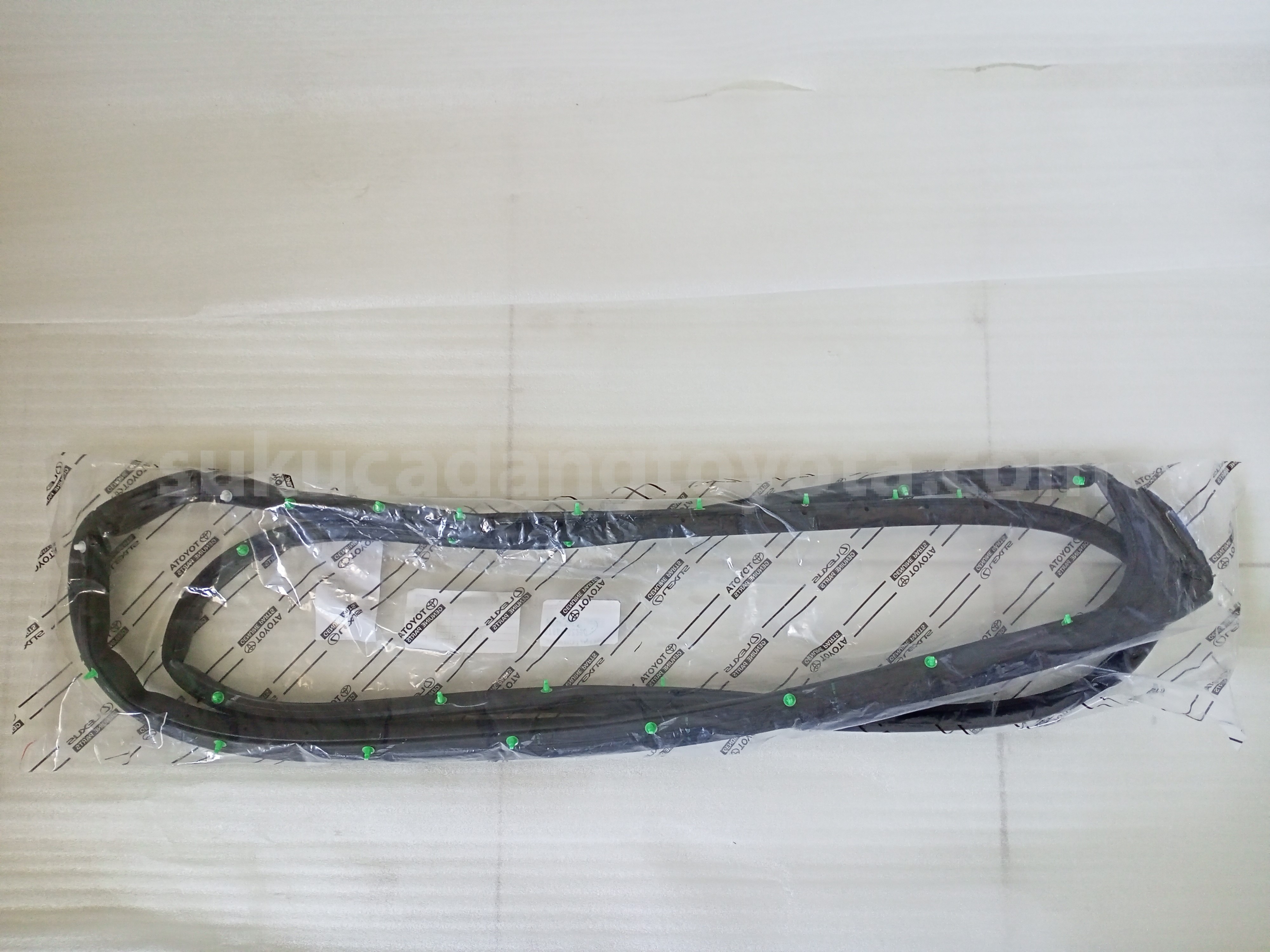 67861BZ220 WEATHERSTRIP FRDR RH - TOYOTA