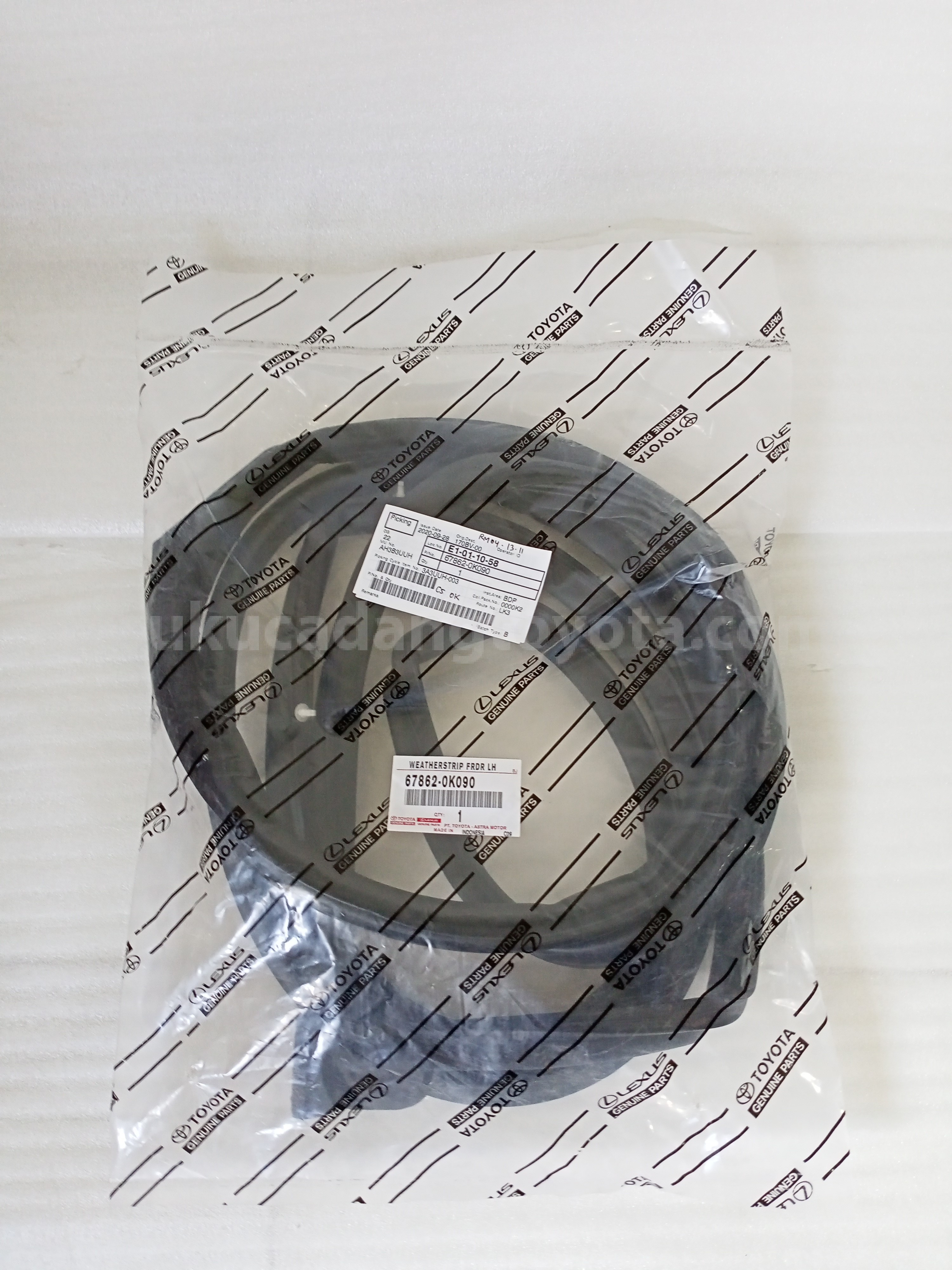 678620K090 WEATHERSTRIP FRDR LH - TOYOTA