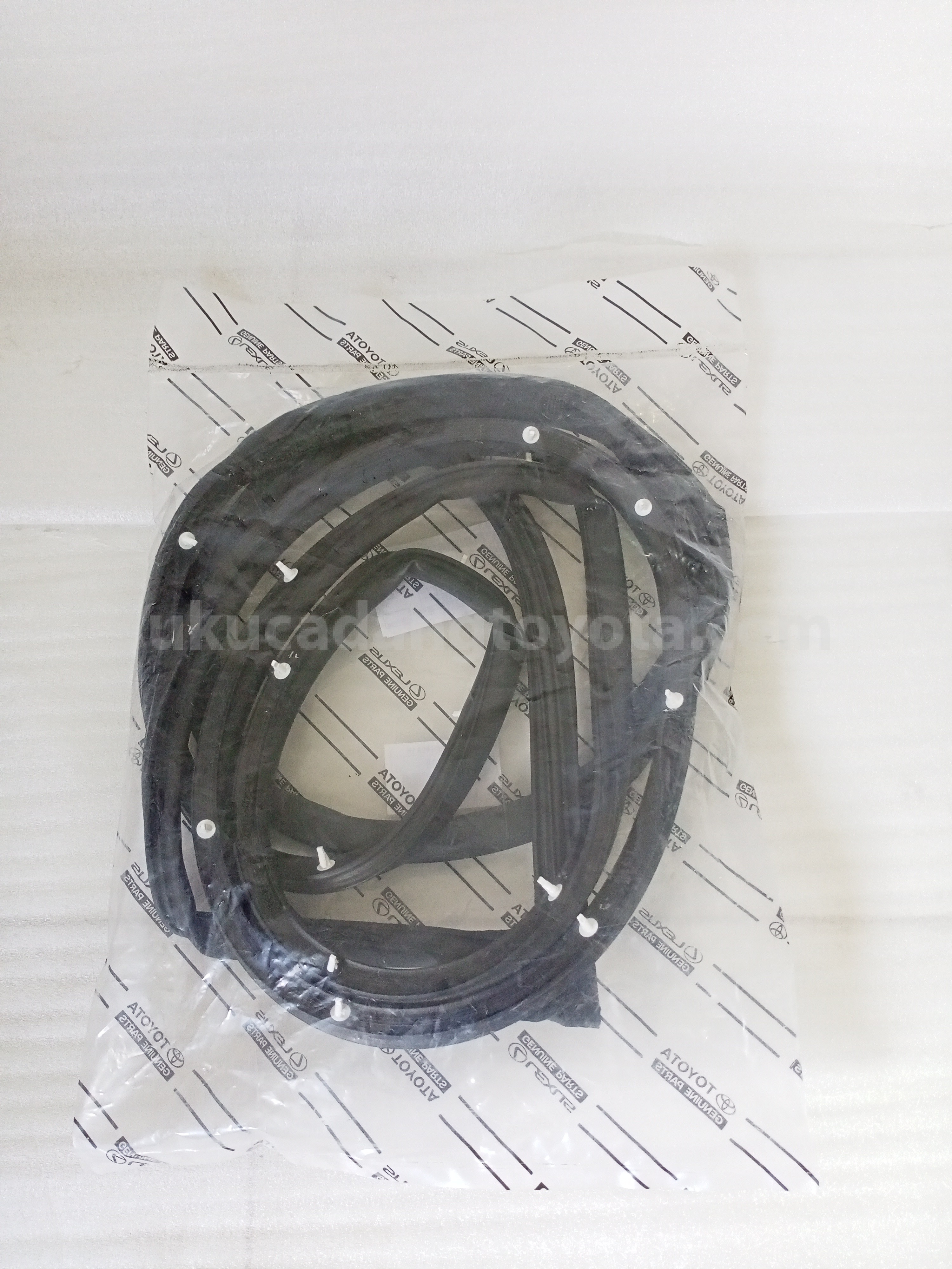 678620K090 WEATHERSTRIP FRDR LH - TOYOTA