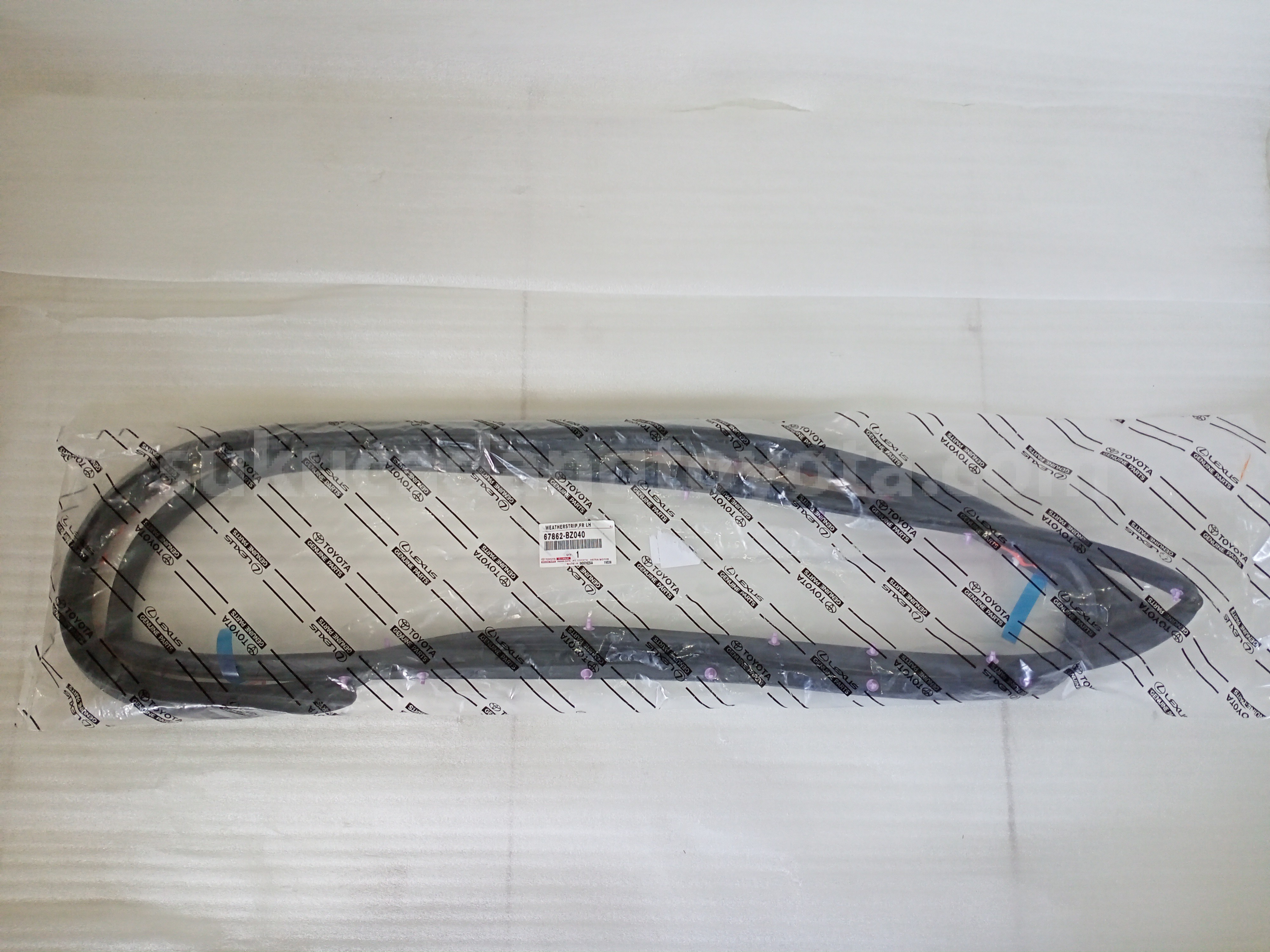 67862BZ040 WEATHERSTRIP,FR LH - TOYOTA