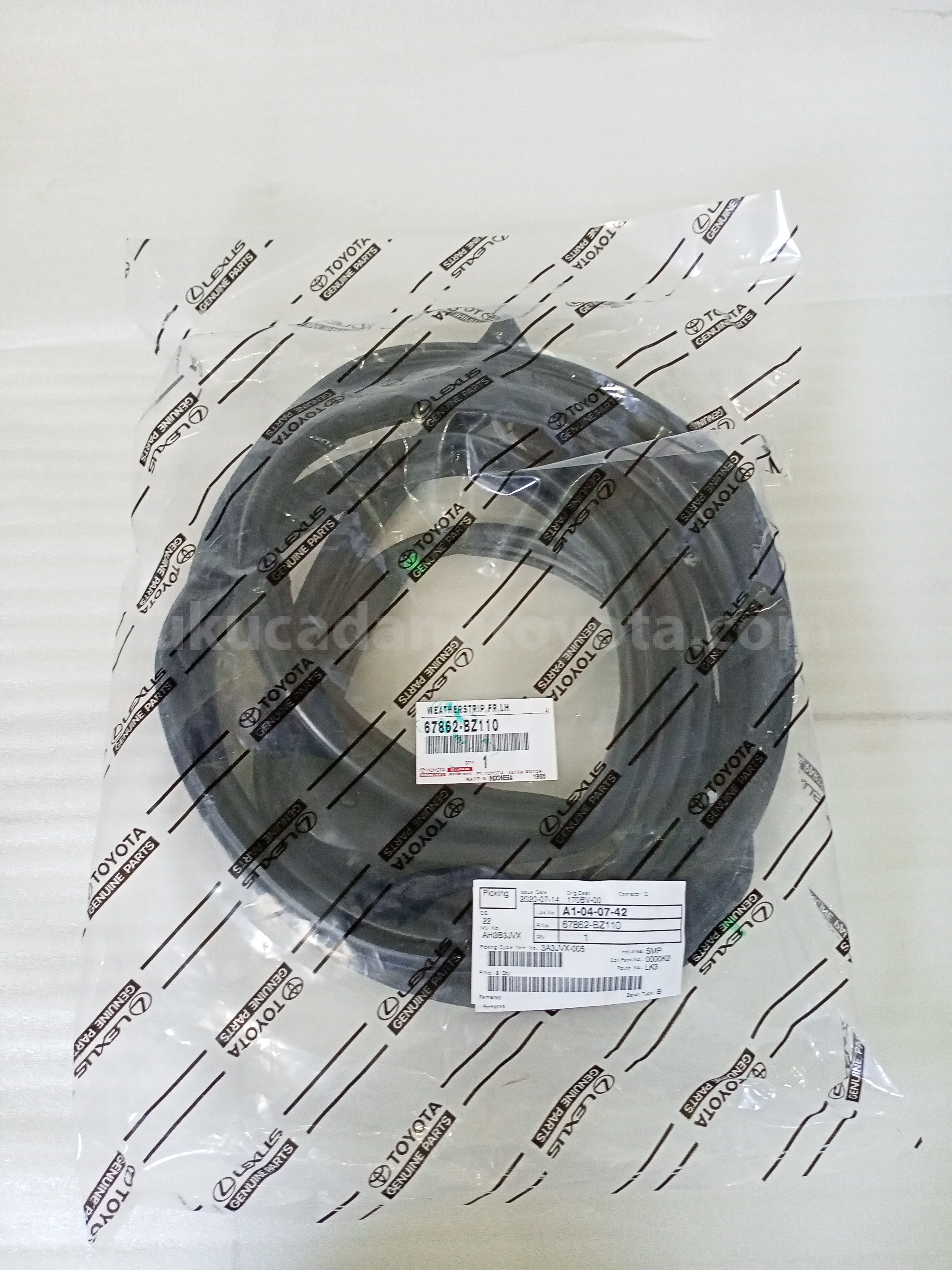 67862BZ110 WEATHERSTRIP,FR,LH - TOYOTA
