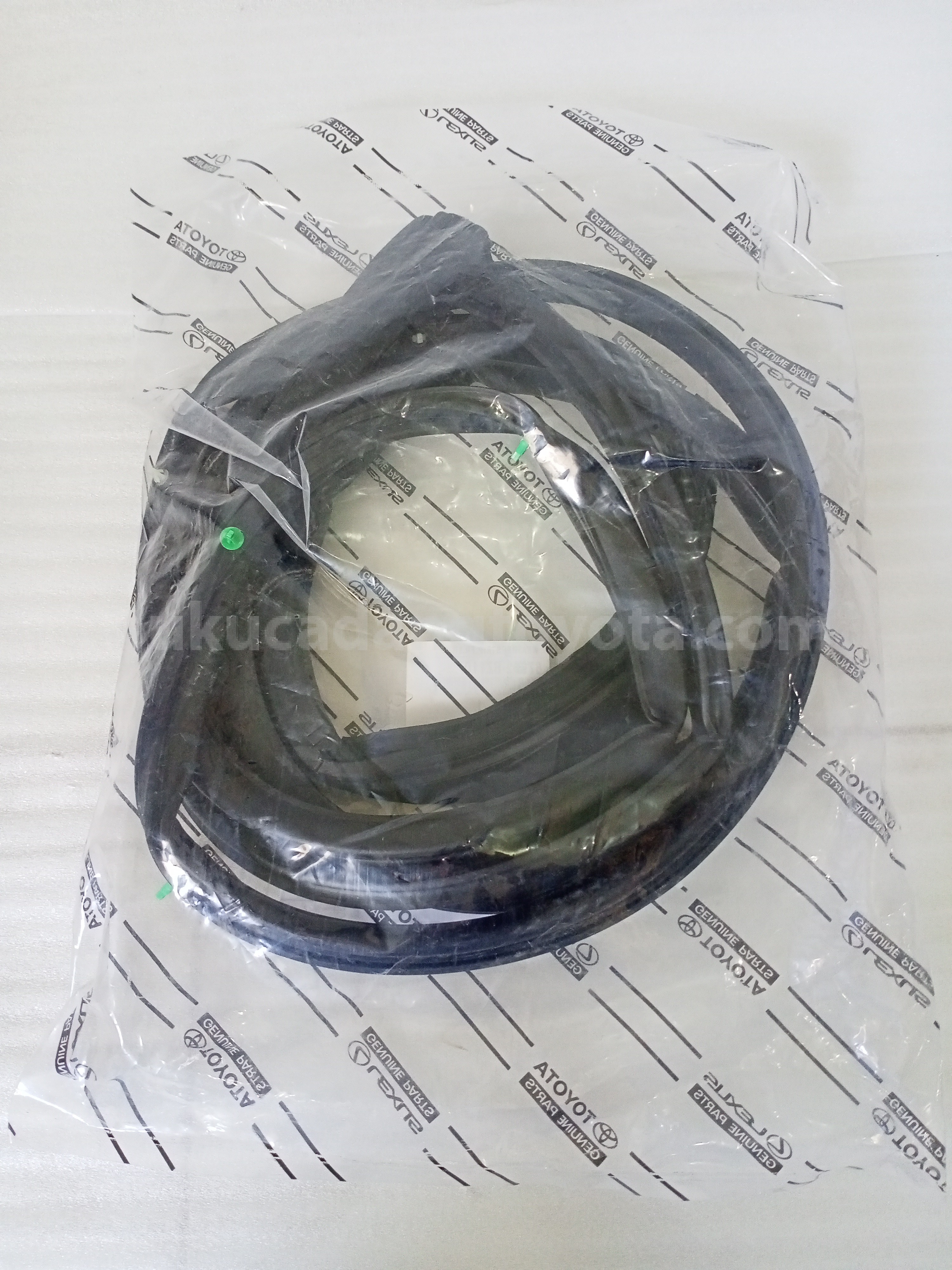 67862BZ110 WEATHERSTRIP,FR,LH - TOYOTA