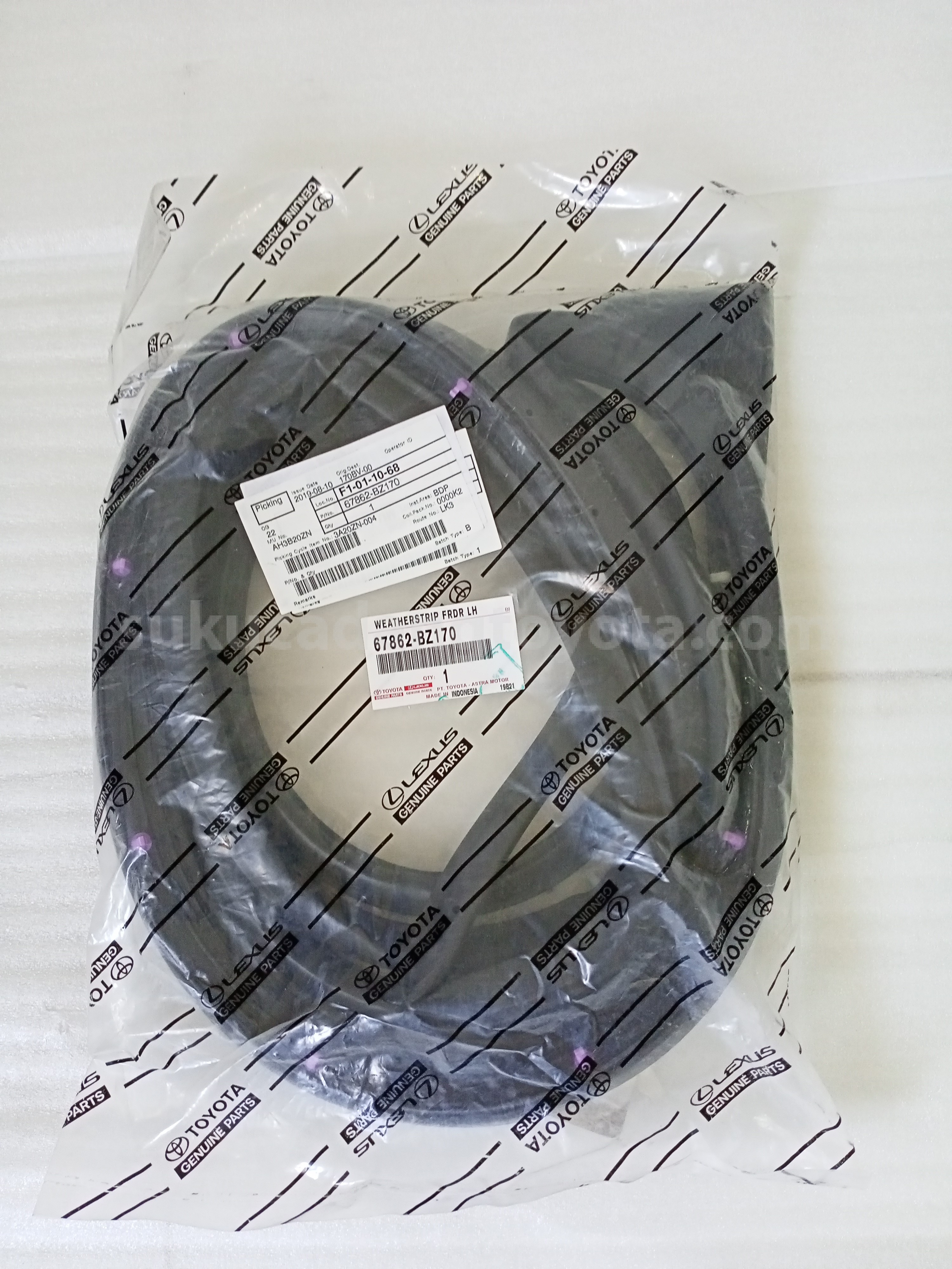 67862BZ170 WEATHERSTRIP FRDR LH - TOYOTA