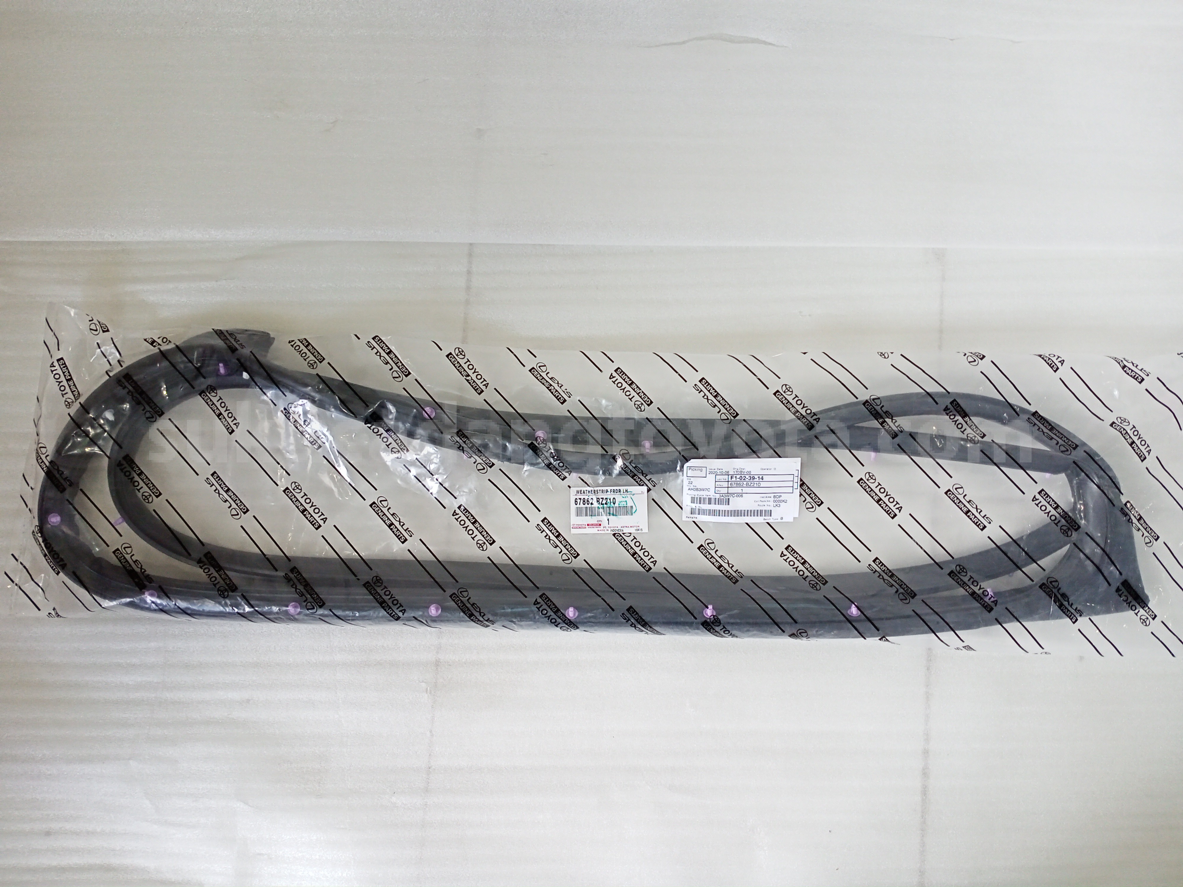 67862BZ210 WEATHERSTRIP FRDR LH - TOYOTA