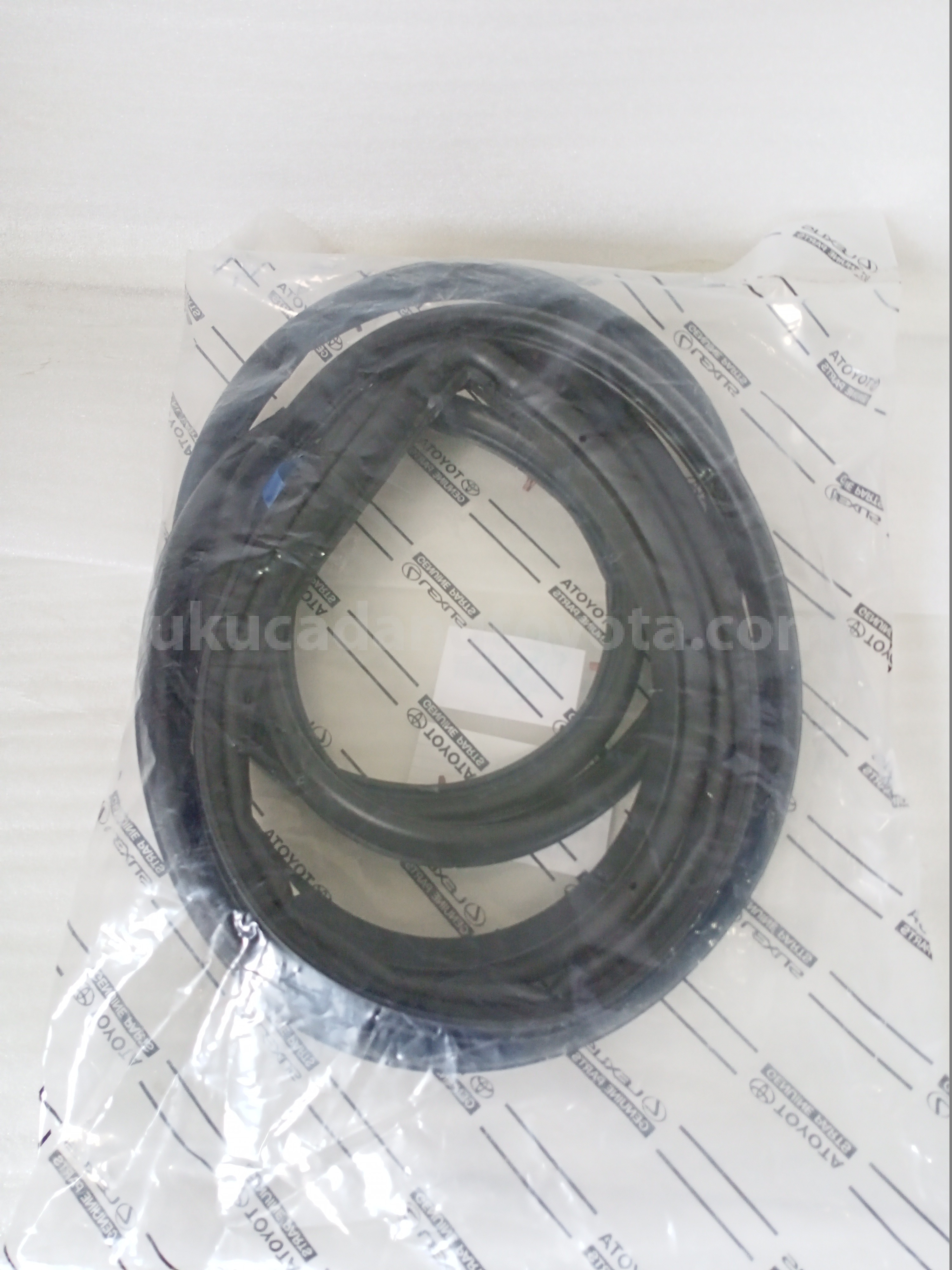 67871BZ012 WEATHERSTRIP RRDR RH - TOYOTA