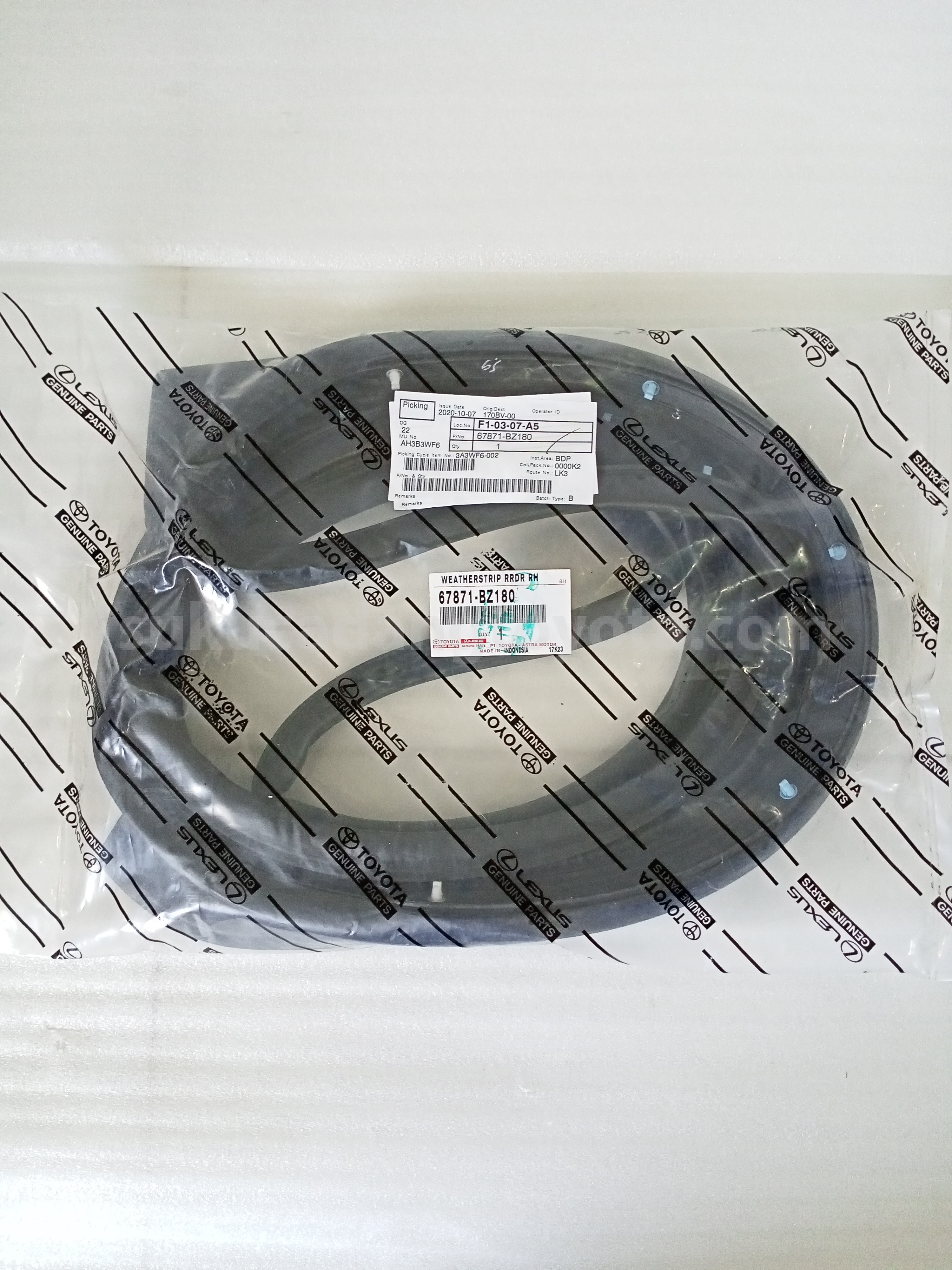 67871BZ180 WEATHERSTRIP RRDR RH - TOYOTA